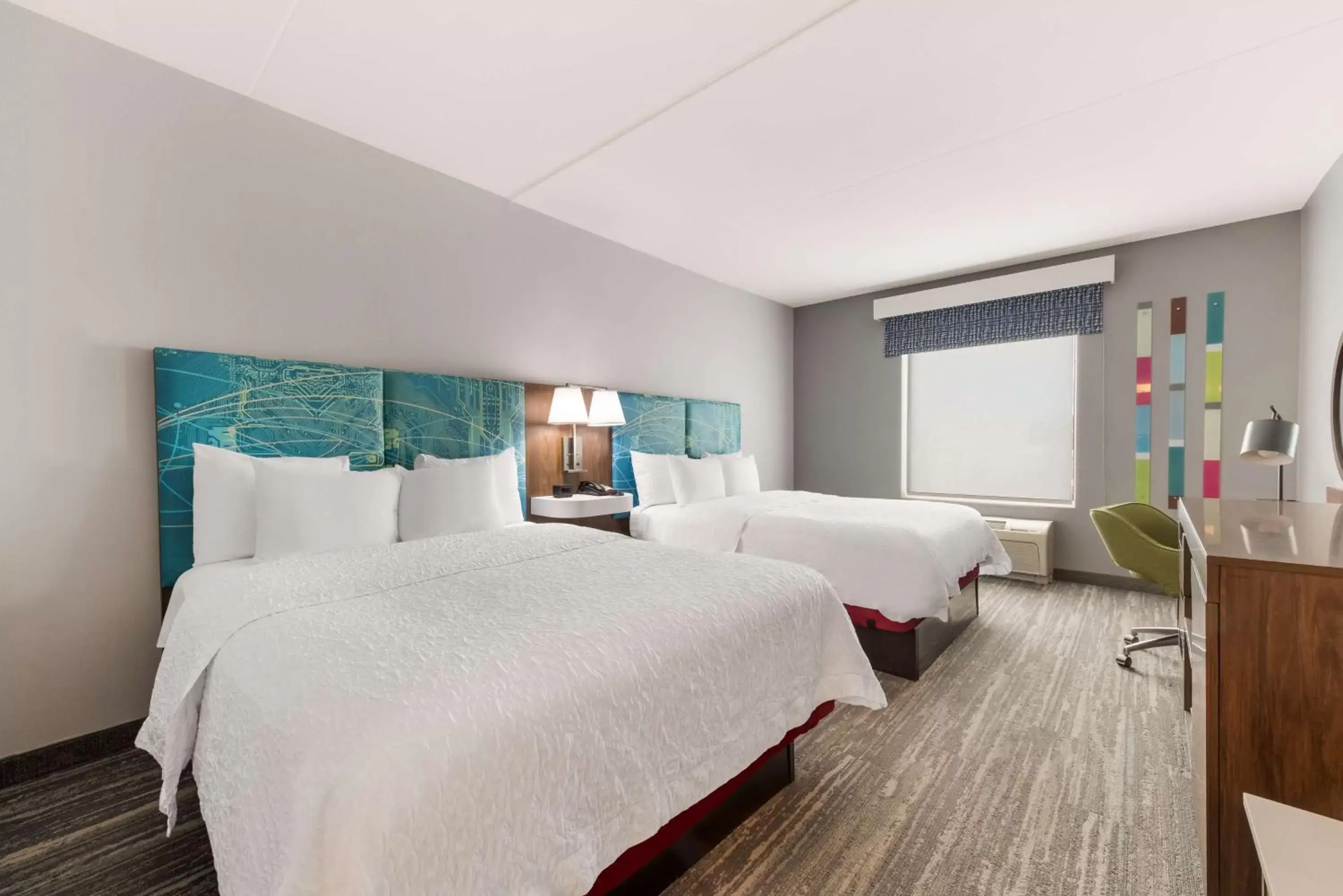 Bed in Hampton Inn & Suites Charlotte-Airport