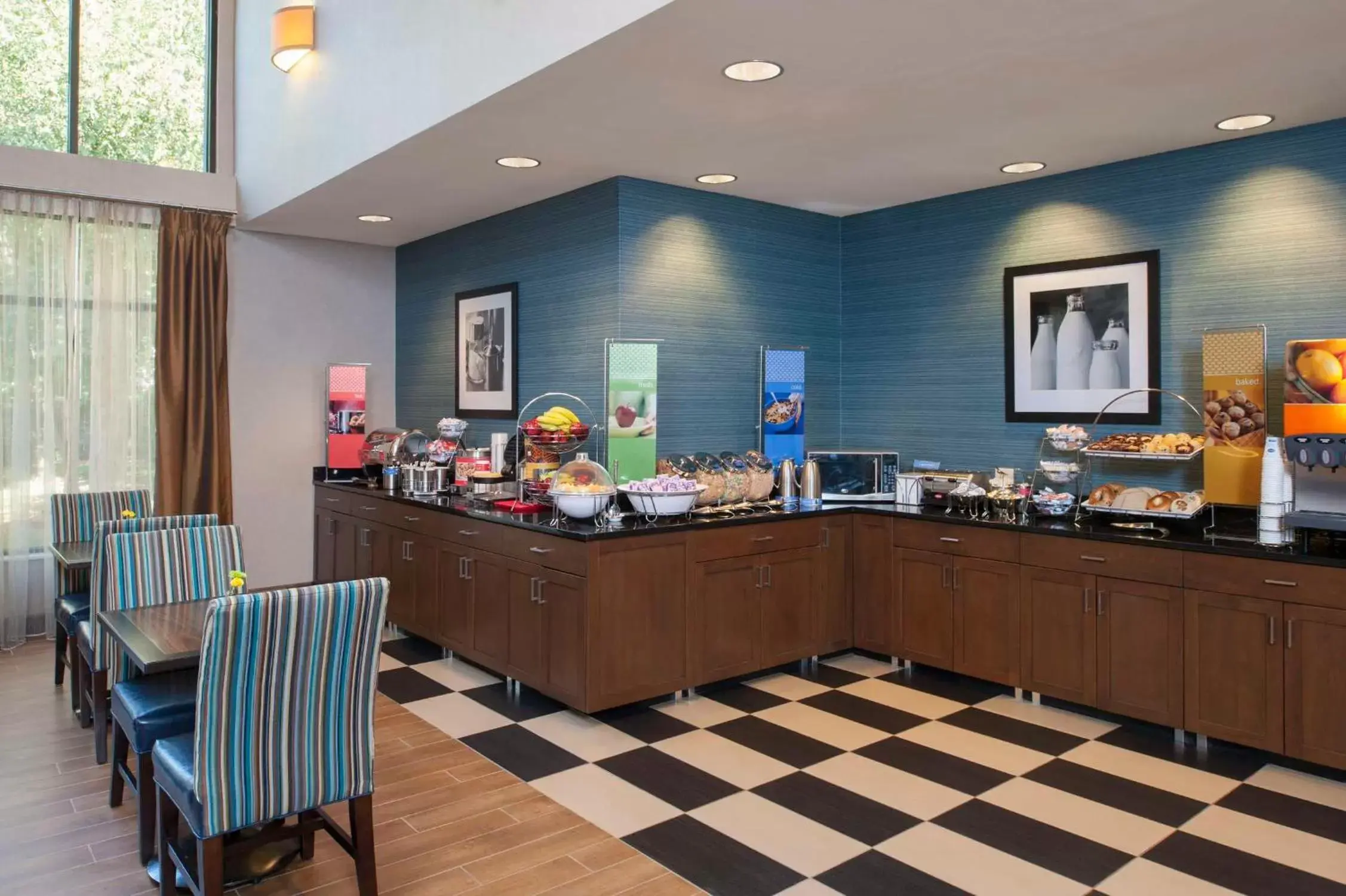 Breakfast, Restaurant/Places to Eat in Hampton Inn & Suites South Bend