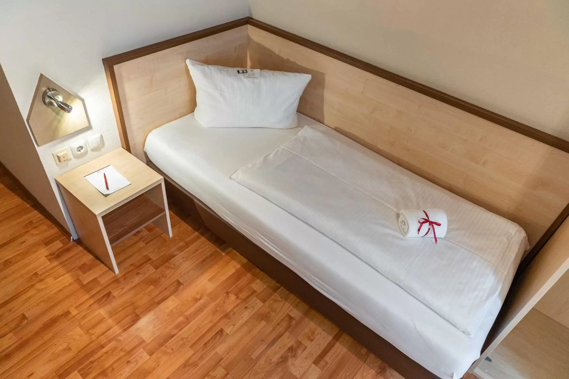 Photo of the whole room, Bed in Astoria Easy Hotel Essen