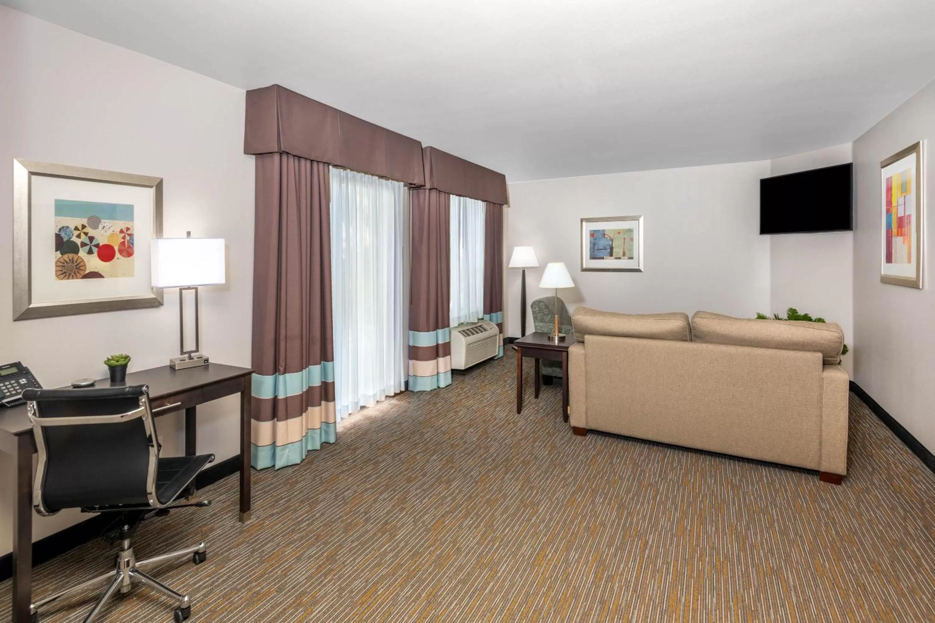 Living room in Wingate by Wyndham - St. George