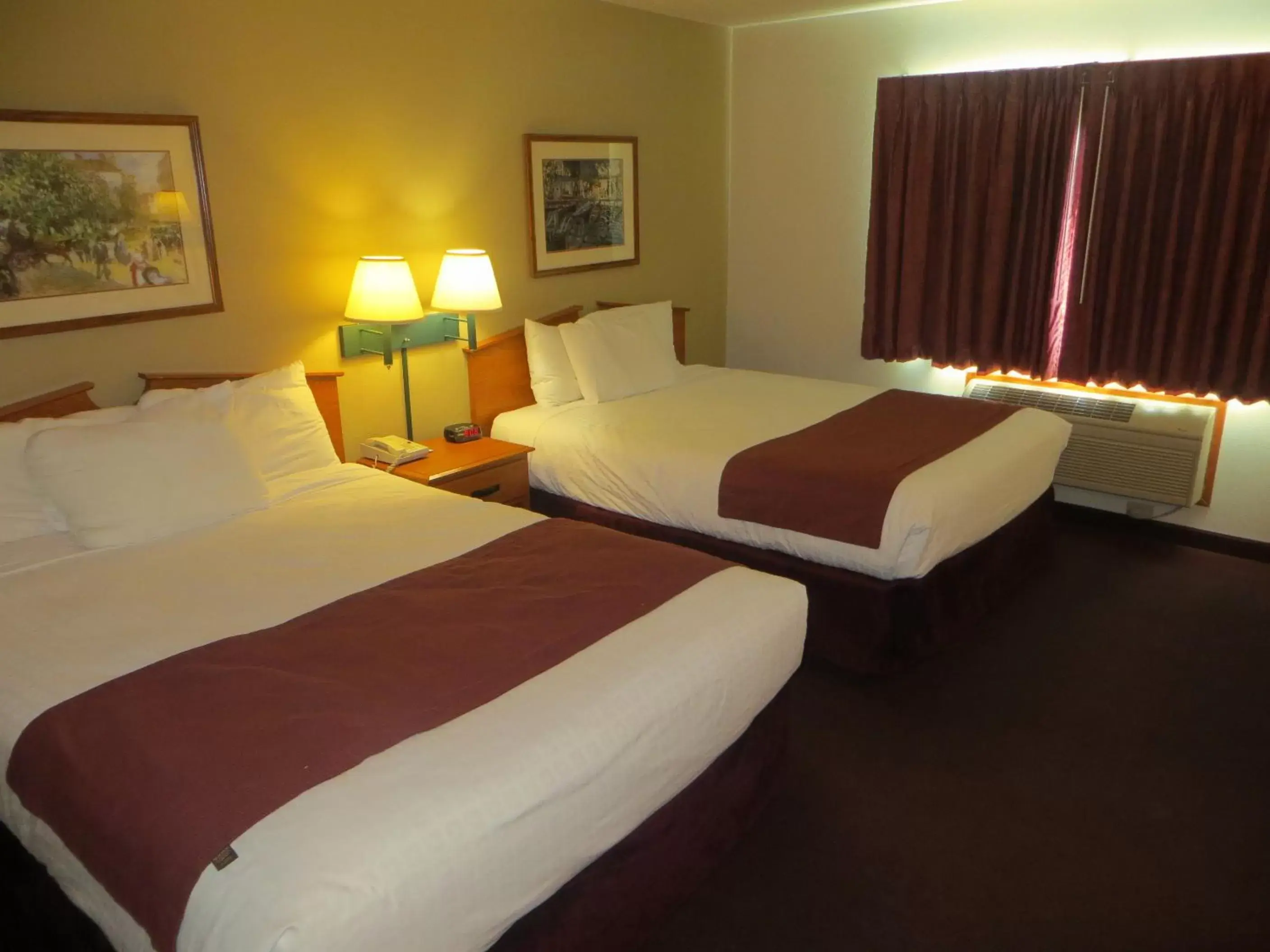 Queen Room with Two Queen Beds - Non-Smoking in AmericInn by Wyndham Manitowoc