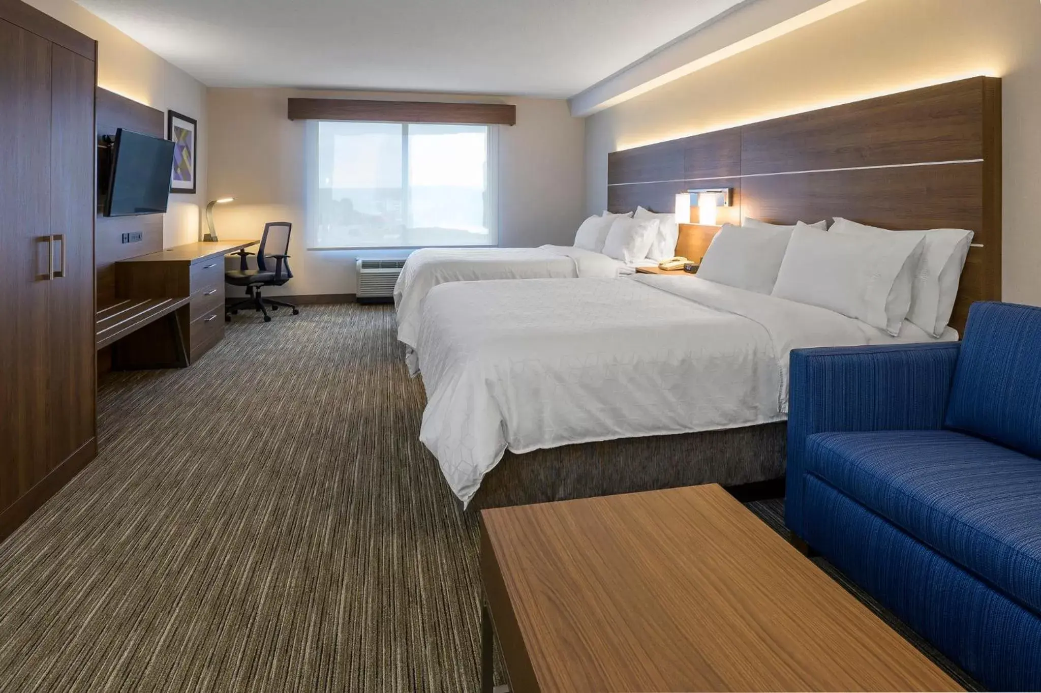 Photo of the whole room, Bed in Holiday Inn Express Hotel & Suites North Bay, an IHG Hotel