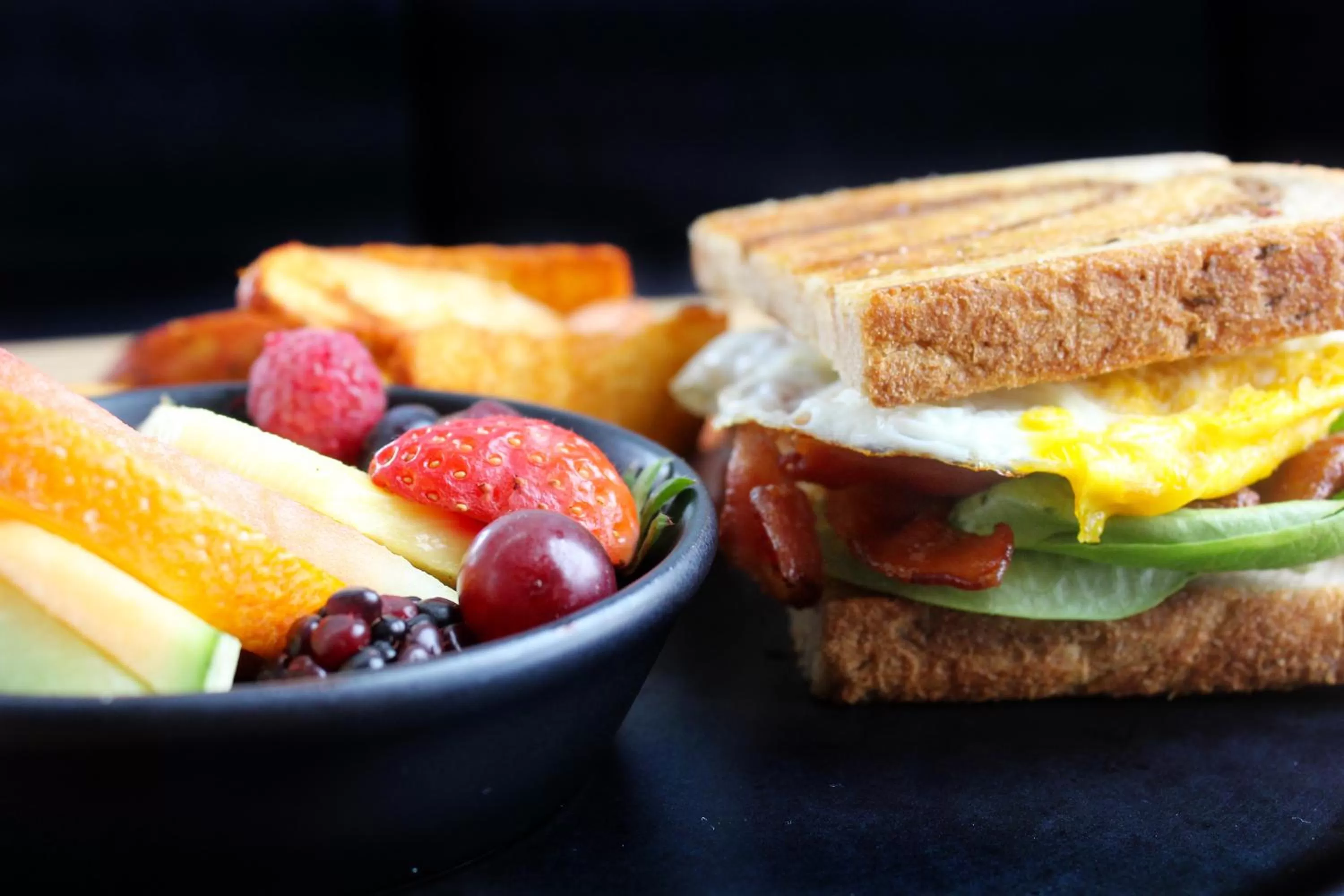 Breakfast in Hôtel du Domaine, centre de villégiature et de congrès