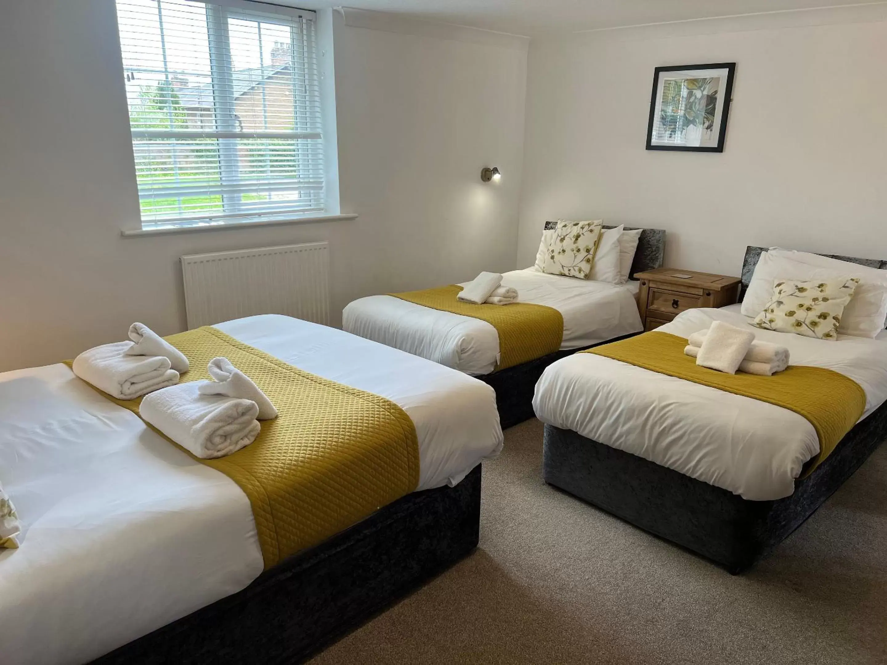 Bedroom, Bed in East Ayton Lodge Hotel