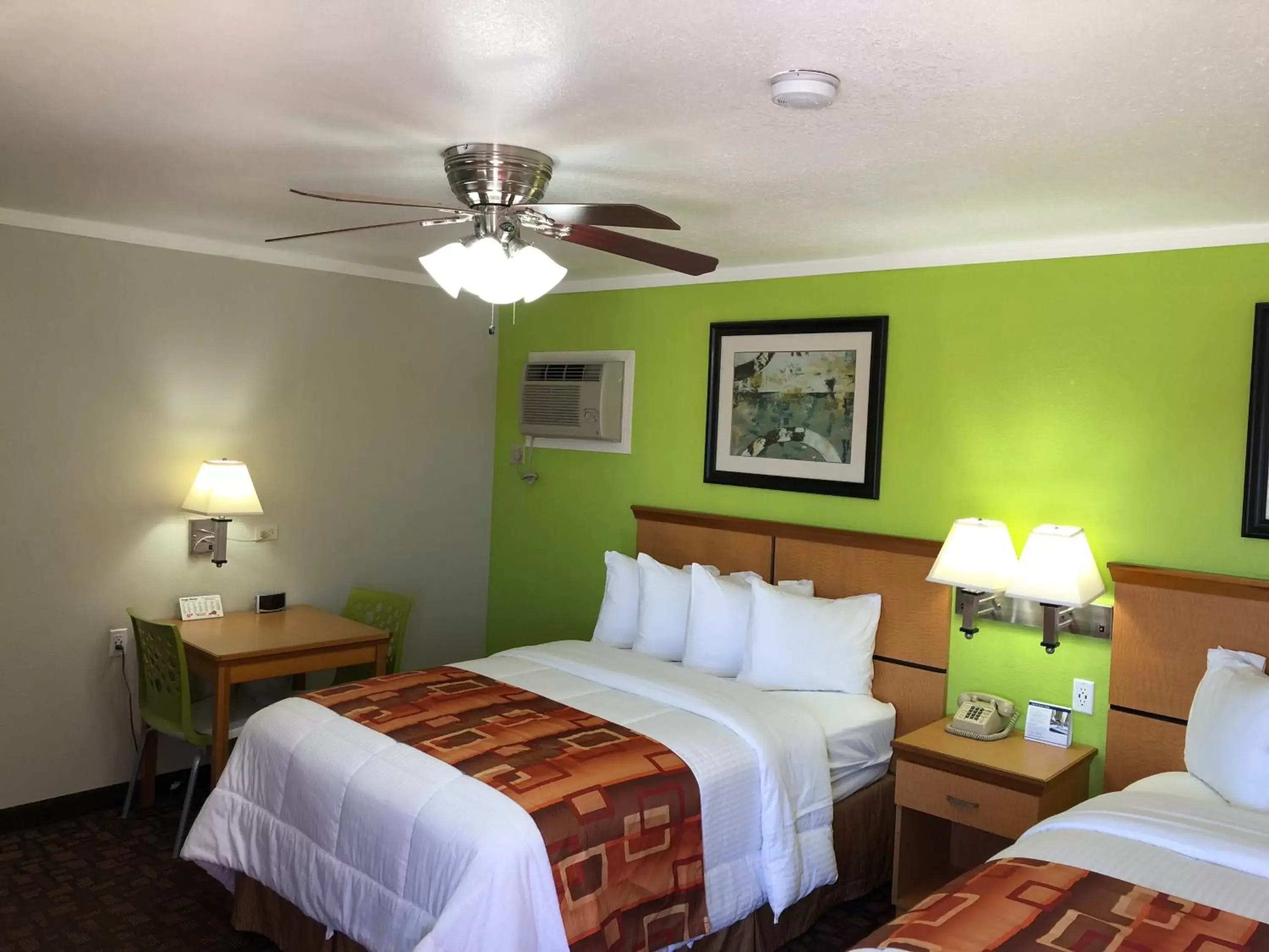 Photo of the whole room, Bed in Copa Motel