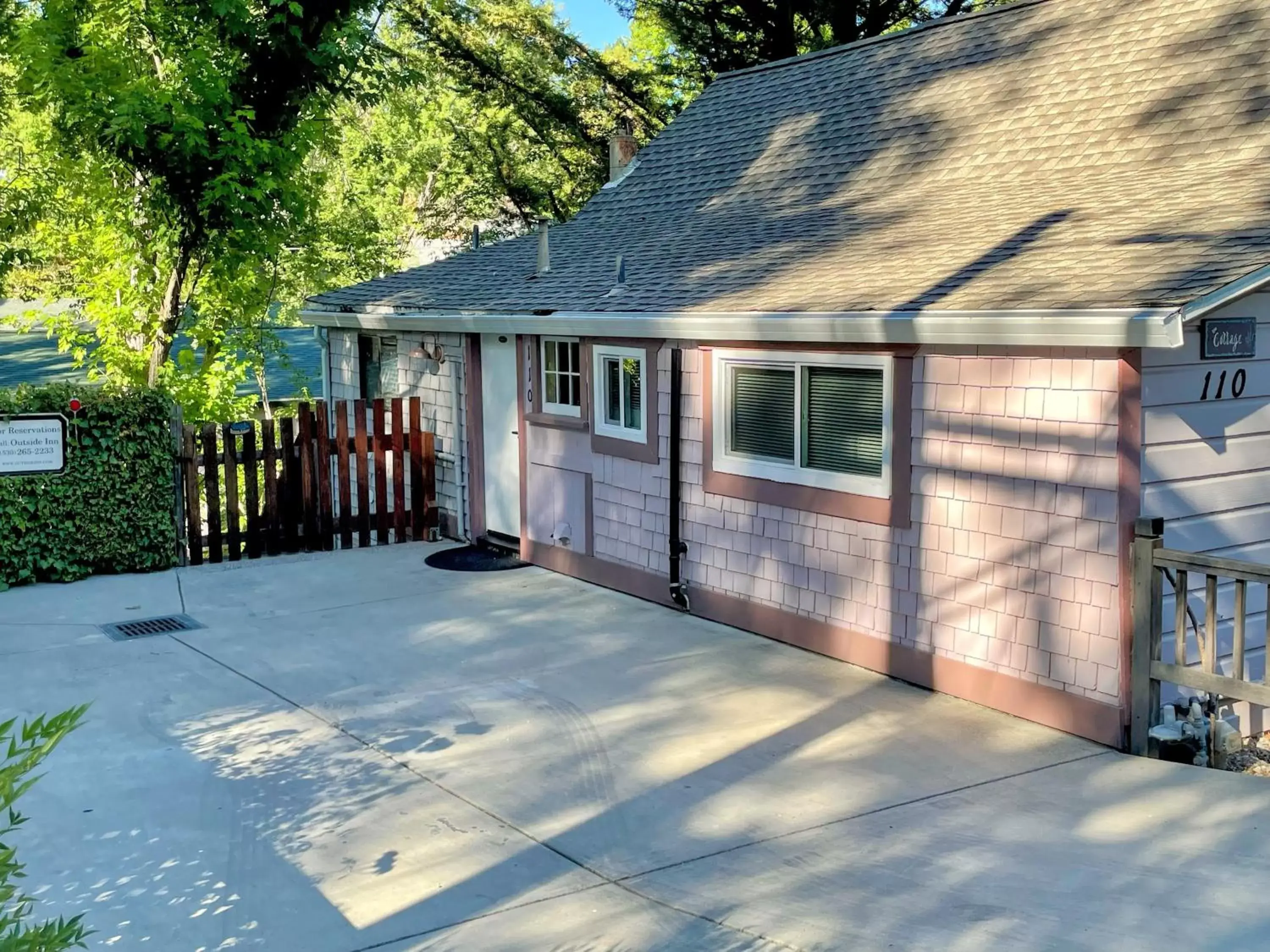 Two-Bedroom Cottage in Outside Inn