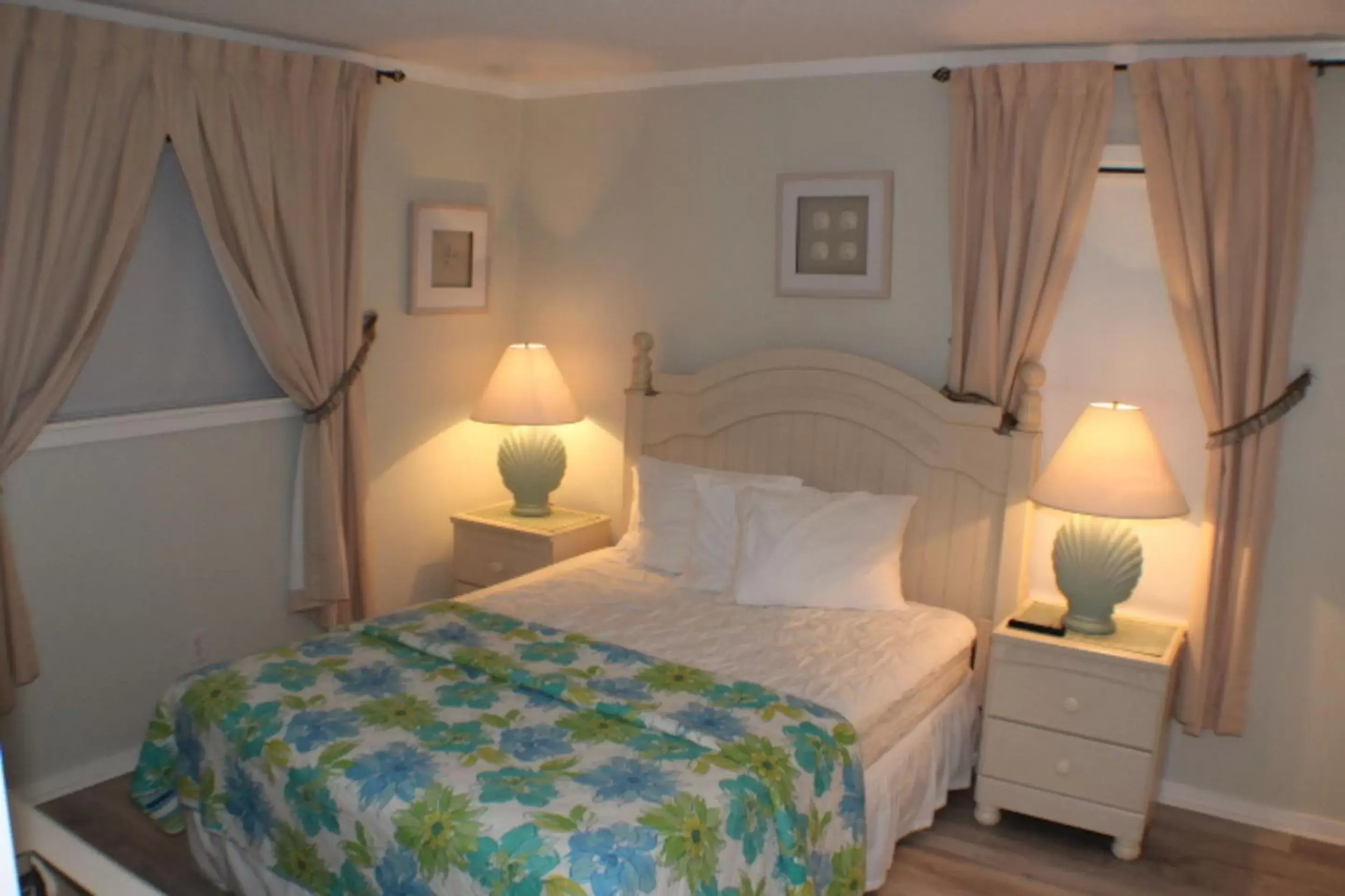 Bedroom, Bed in Myrtle Beach Resort