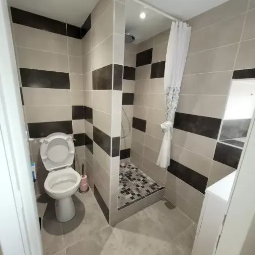 Bathroom in Ferme de la Combe - The Goldy's Farm