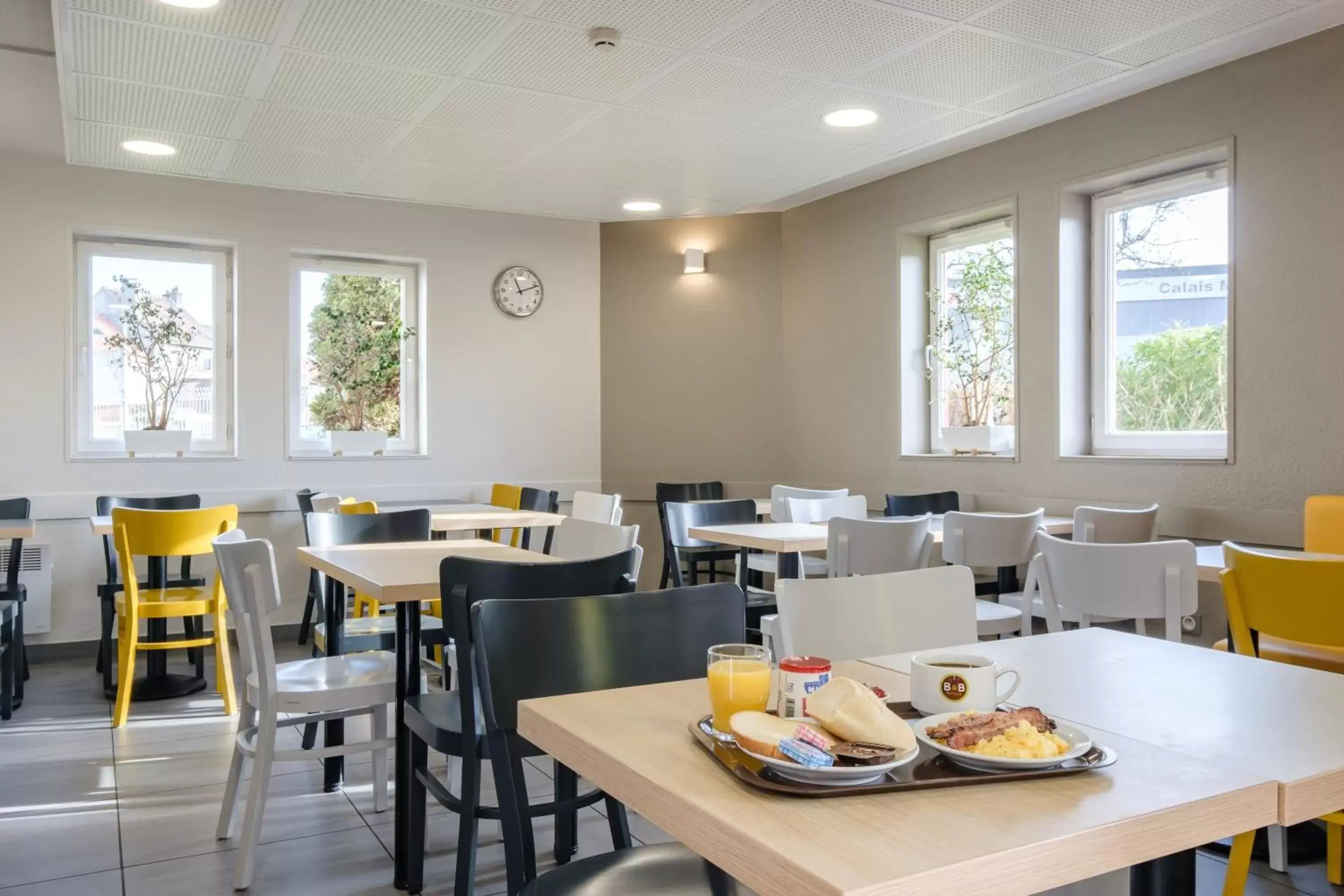 Buffet breakfast, Restaurant/Places to Eat in B&B HOTEL Calais Centre St Pierre