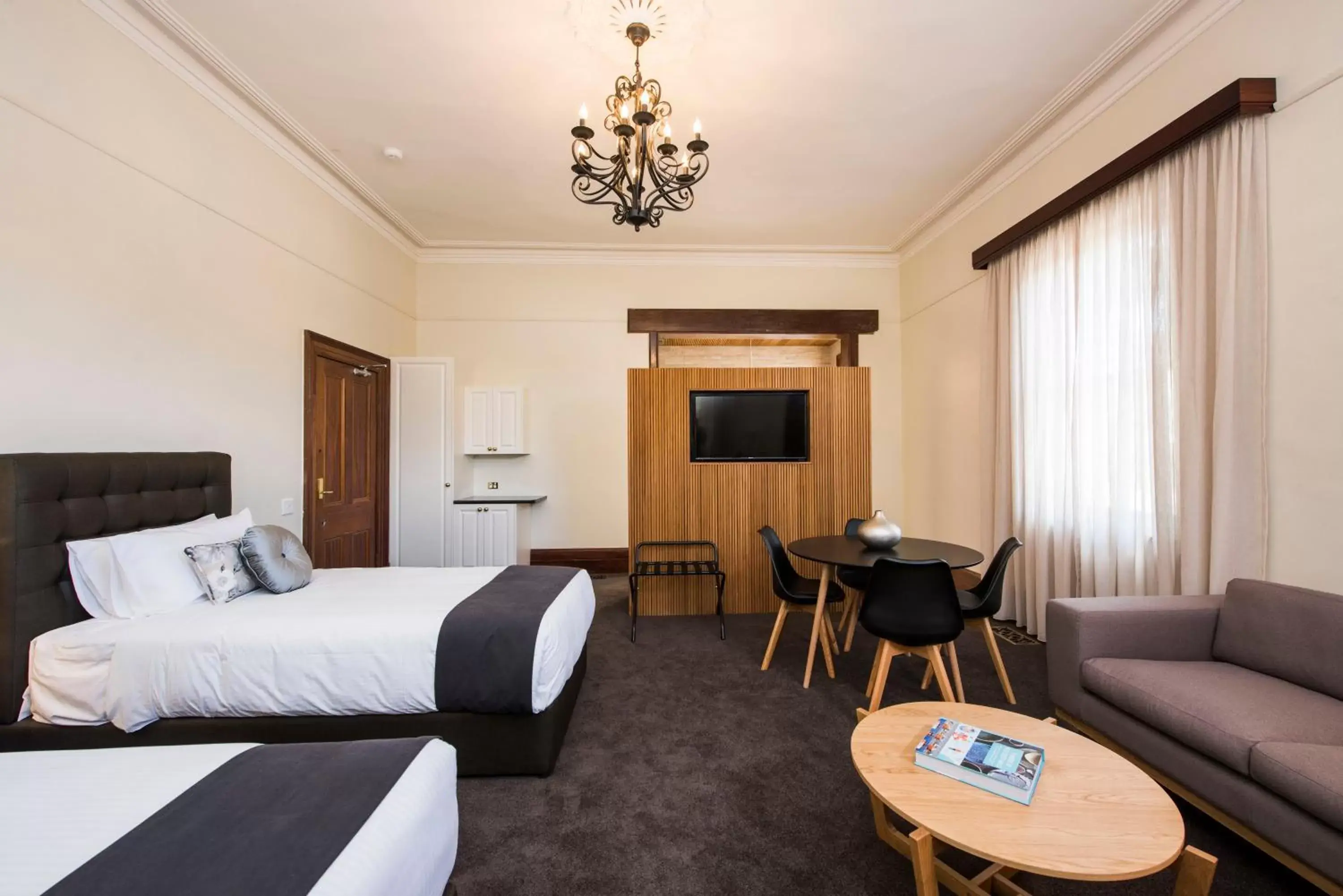 Photo of the whole room in The Parkview Hotel Mudgee
