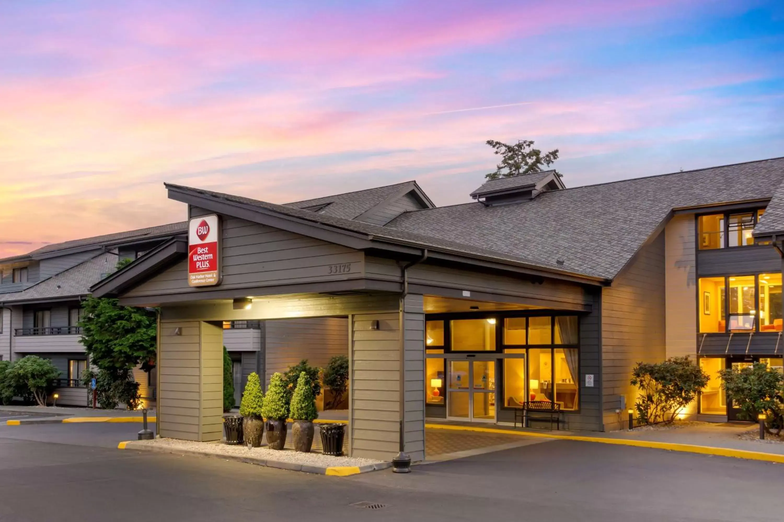 Property Building in Best Western Plus Oak Harbor Hotel and Conference Center