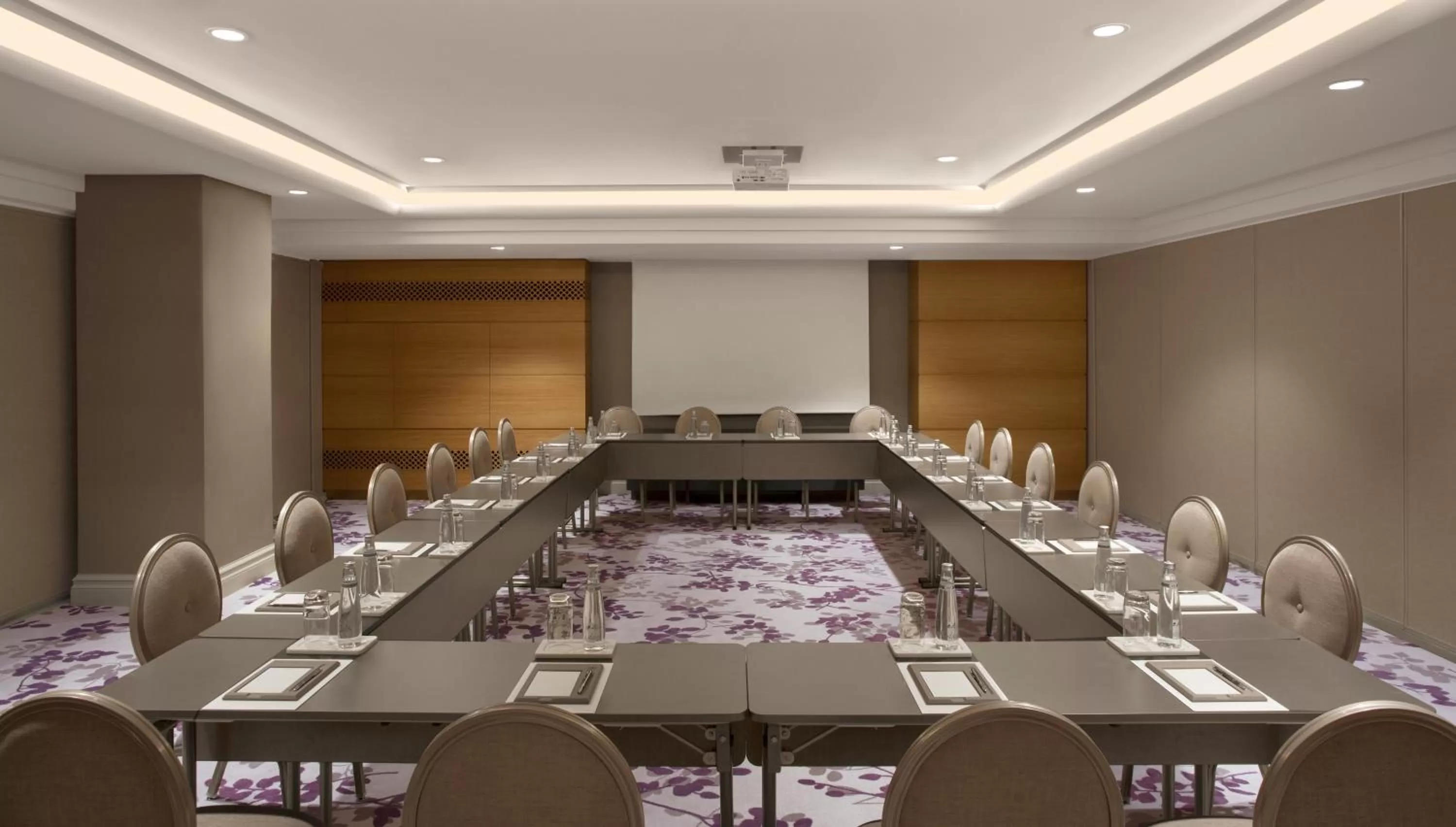 Business facilities in Lazzoni Hotel