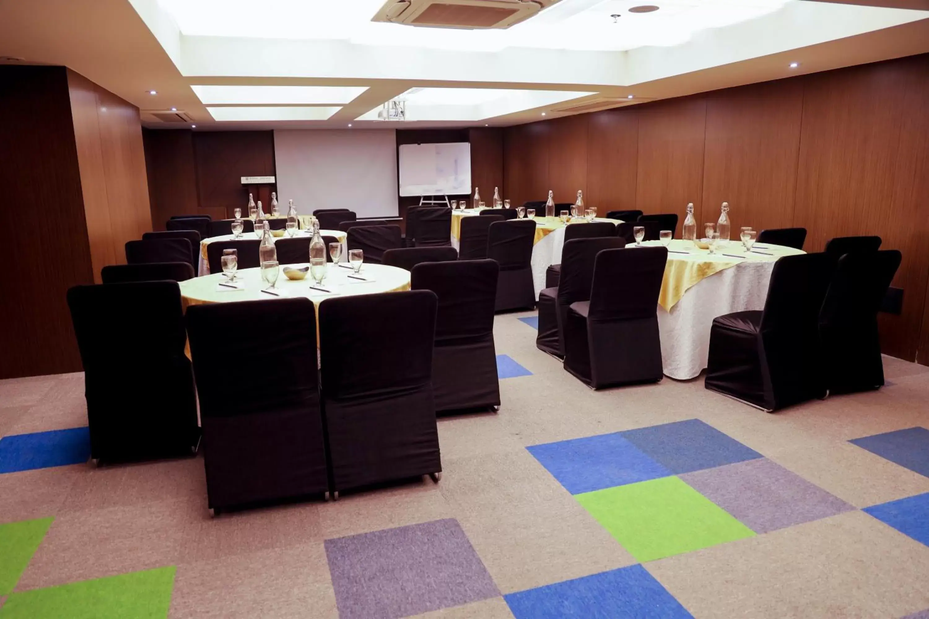 Banquet/Function facilities in Royal Orchid Golden Suites Pune