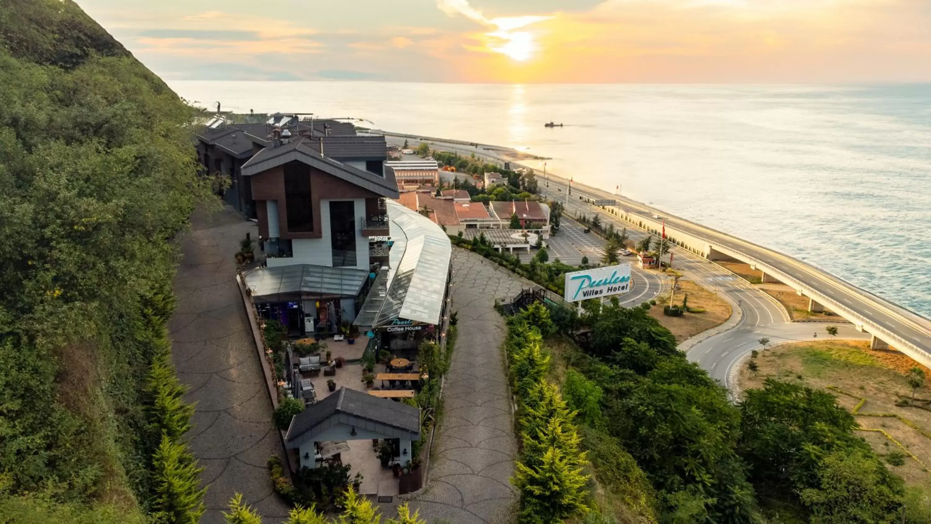 Property building, Bird's-eye View in Peerless Villas Hotel