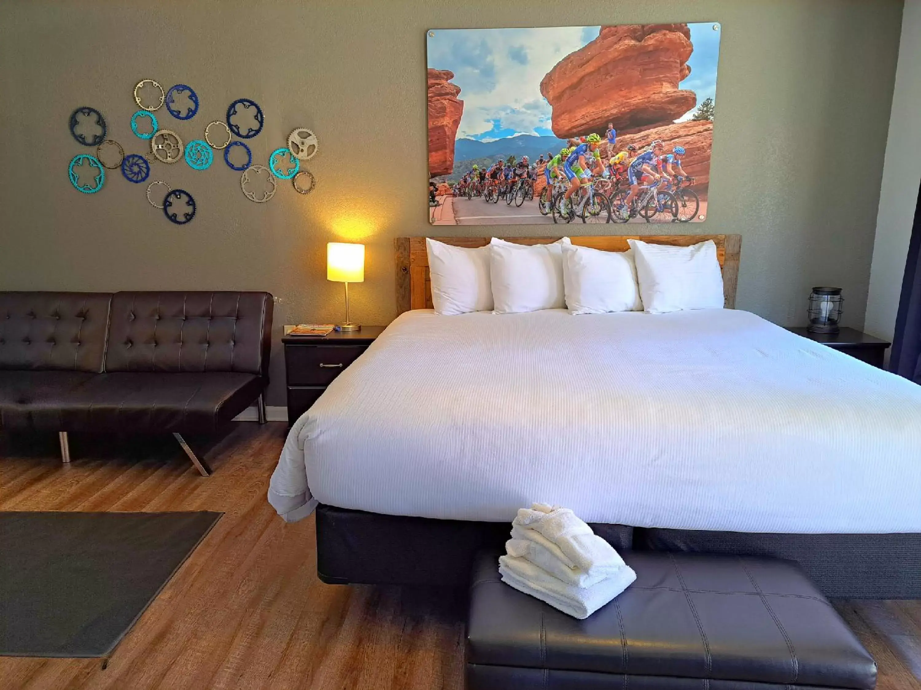 Bedroom, Bed in Buffalo Lodge Bicycle Resort - Amazing access to local trails & the Garden