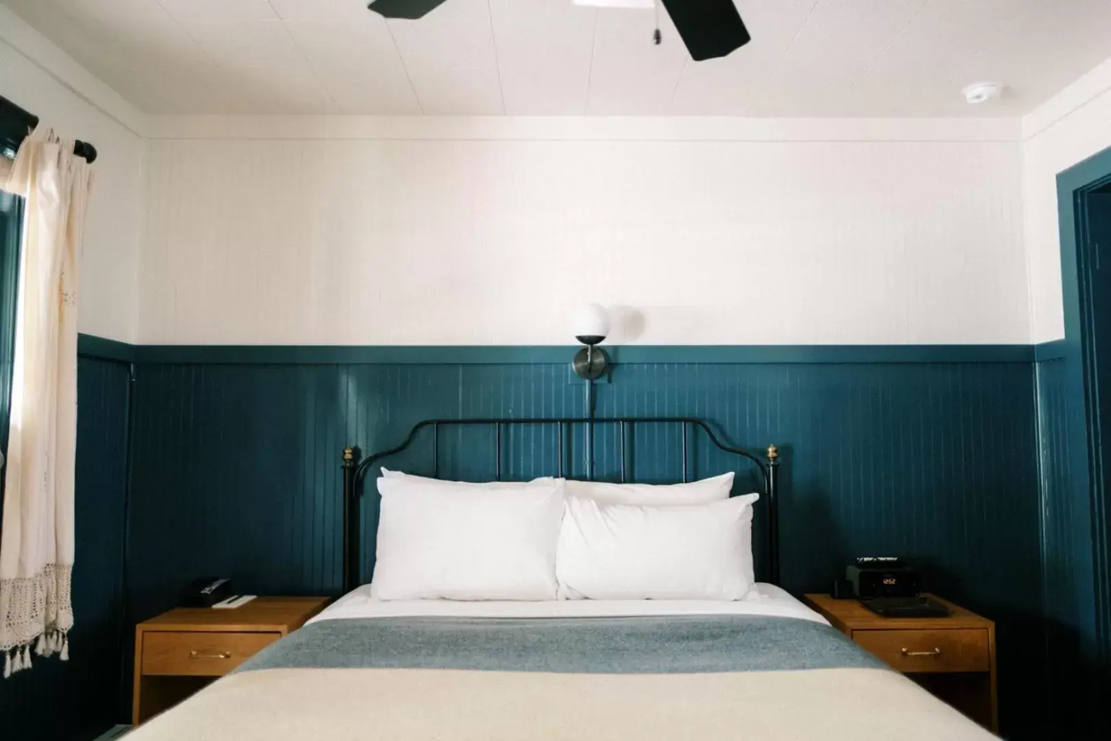 Bedroom, Bed in Anvil Hotel
