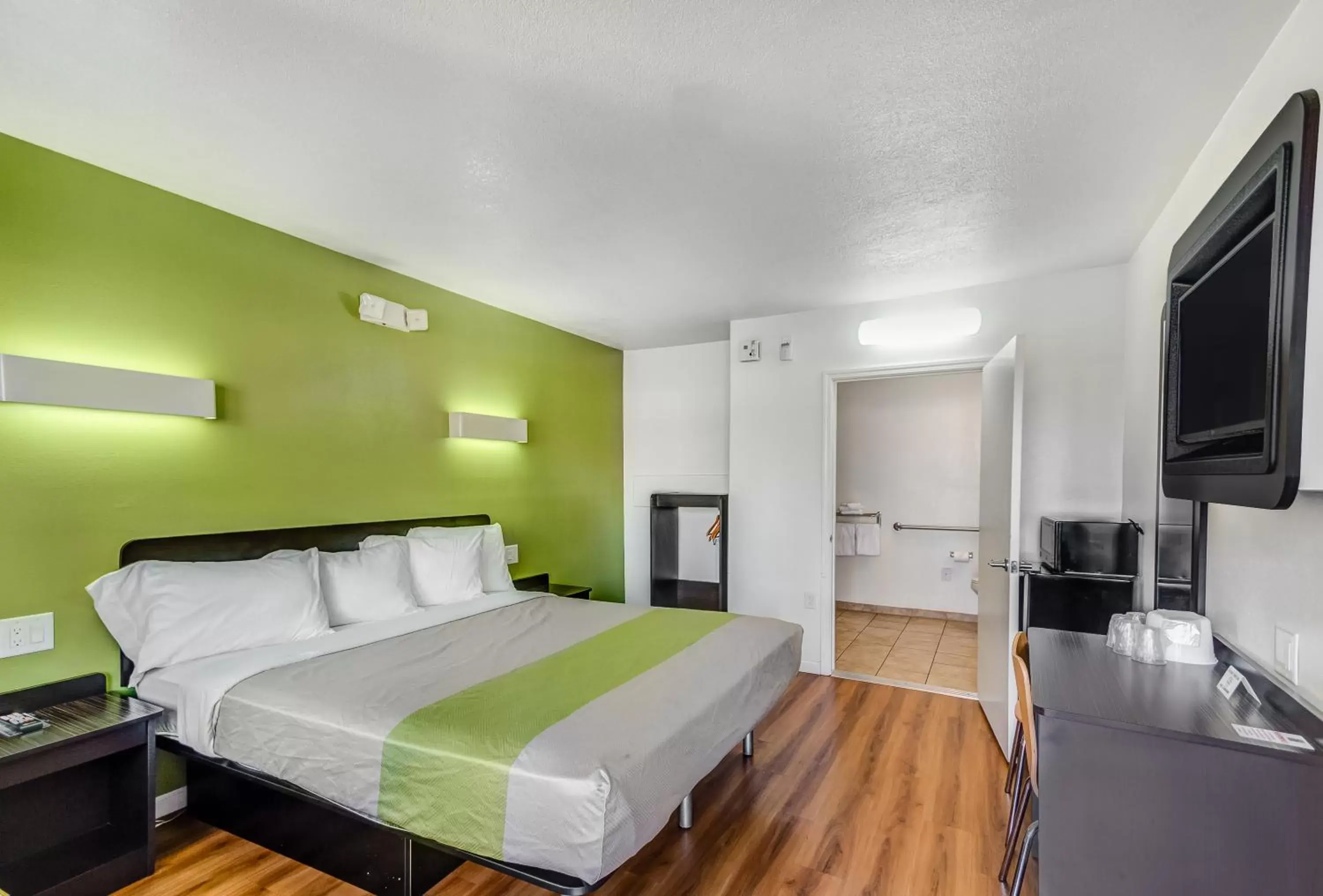 Bedroom, Bed in Motel 6-Visalia, CA