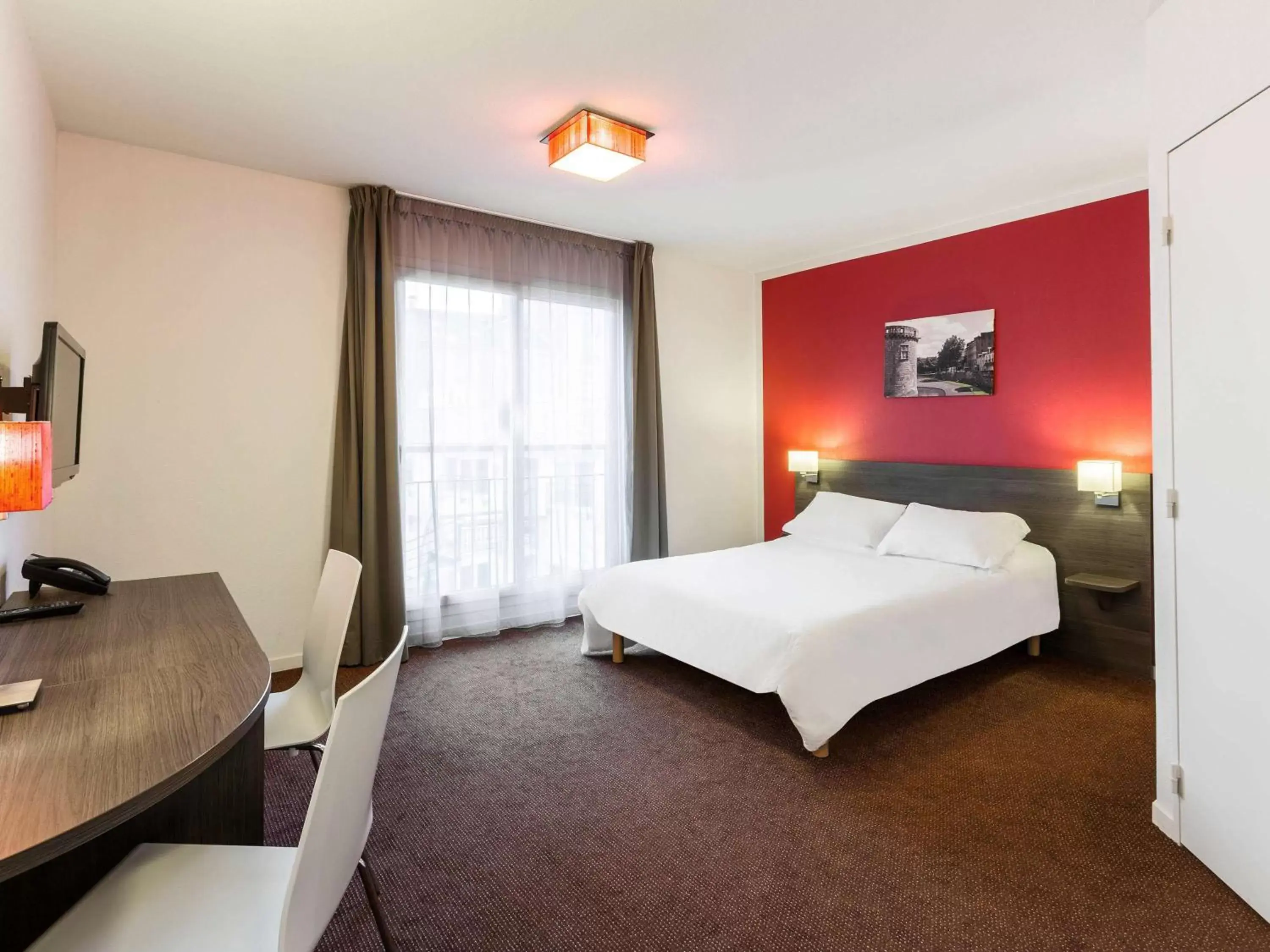 Photo of the whole room, Bed in Aparthotel Adagio Access Nantes Viarme