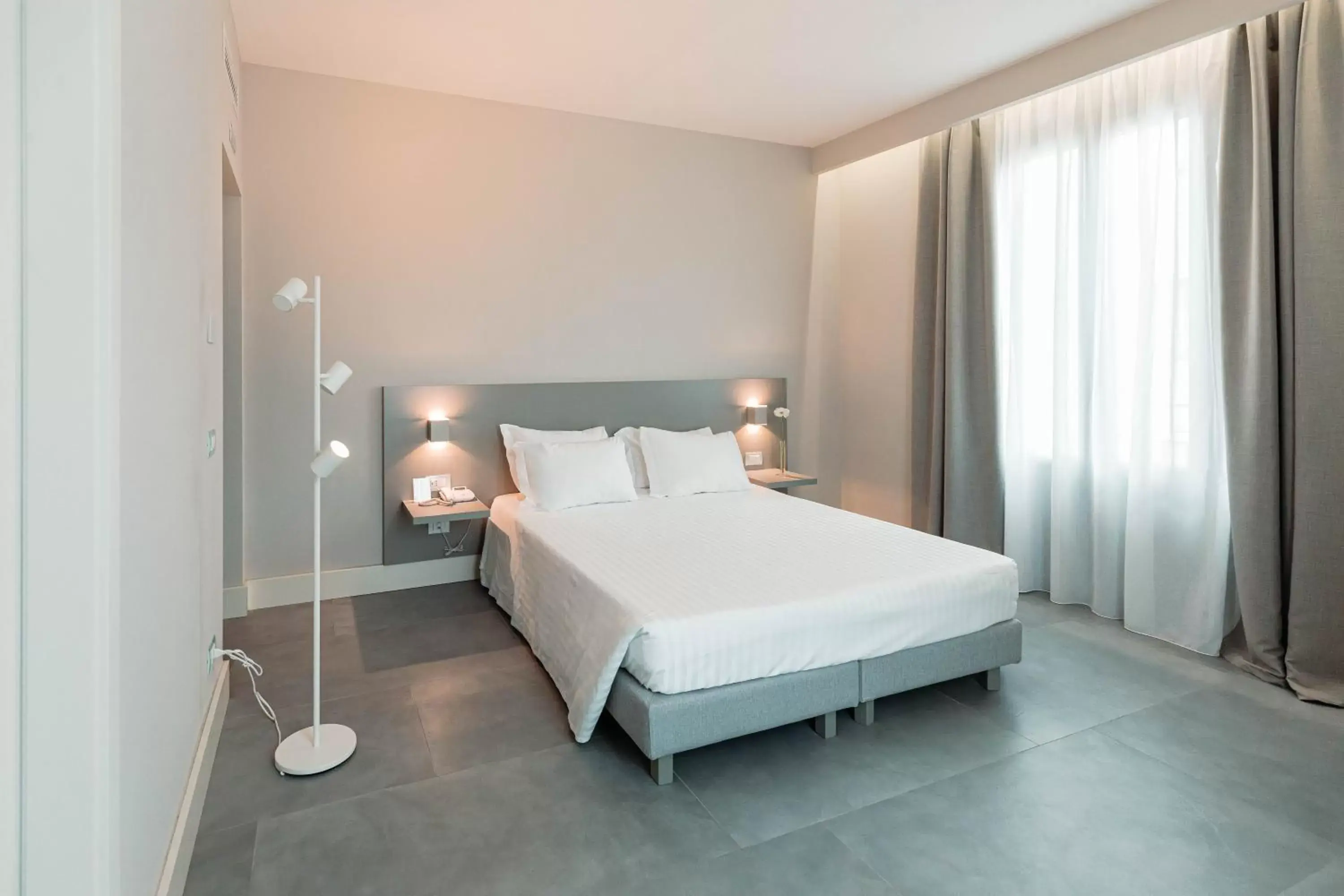 Photo of the whole room, Bed in Grand Hotel Croce Di Malta