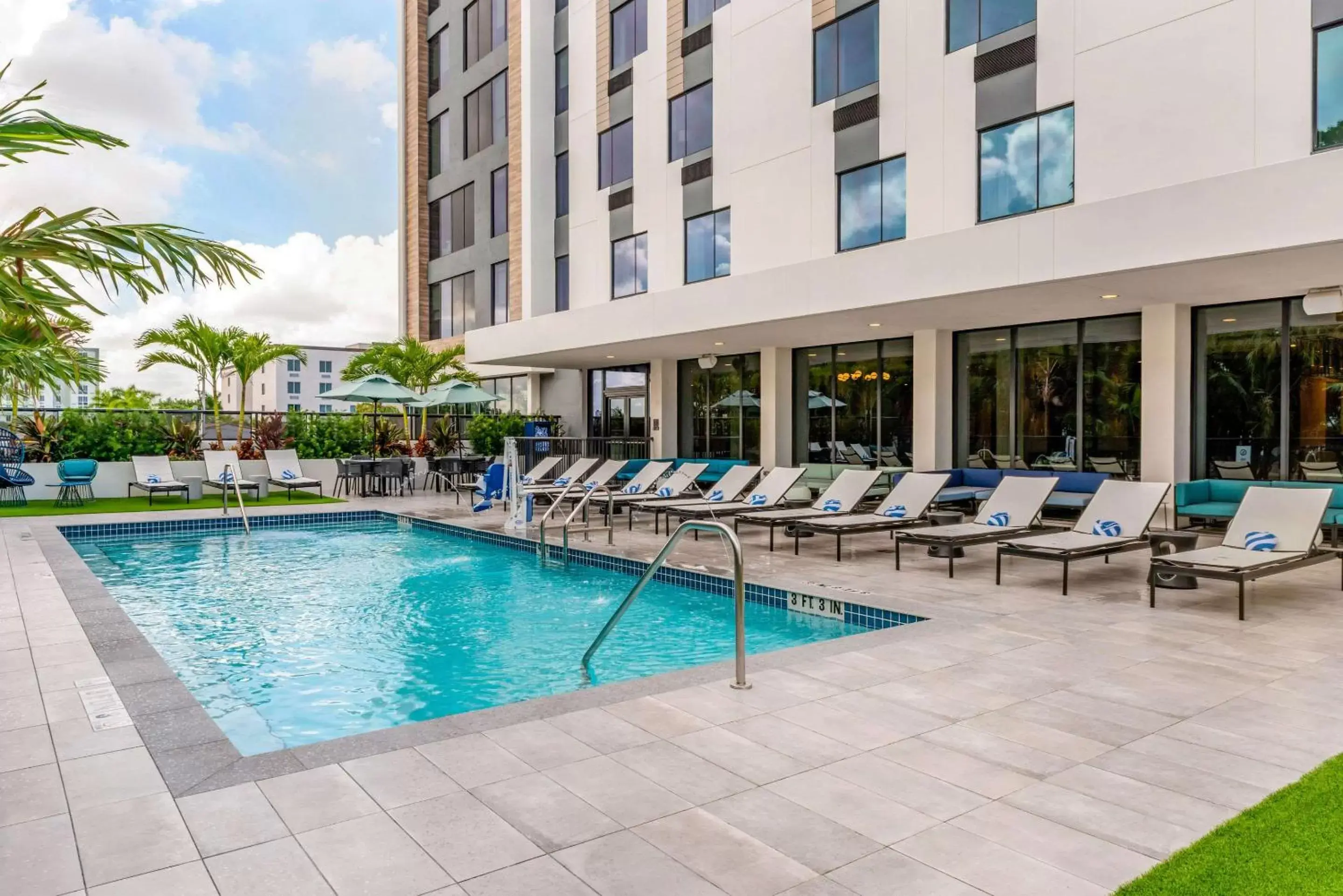 On site, Swimming Pool in Comfort Inn & Suites Miami International Airport