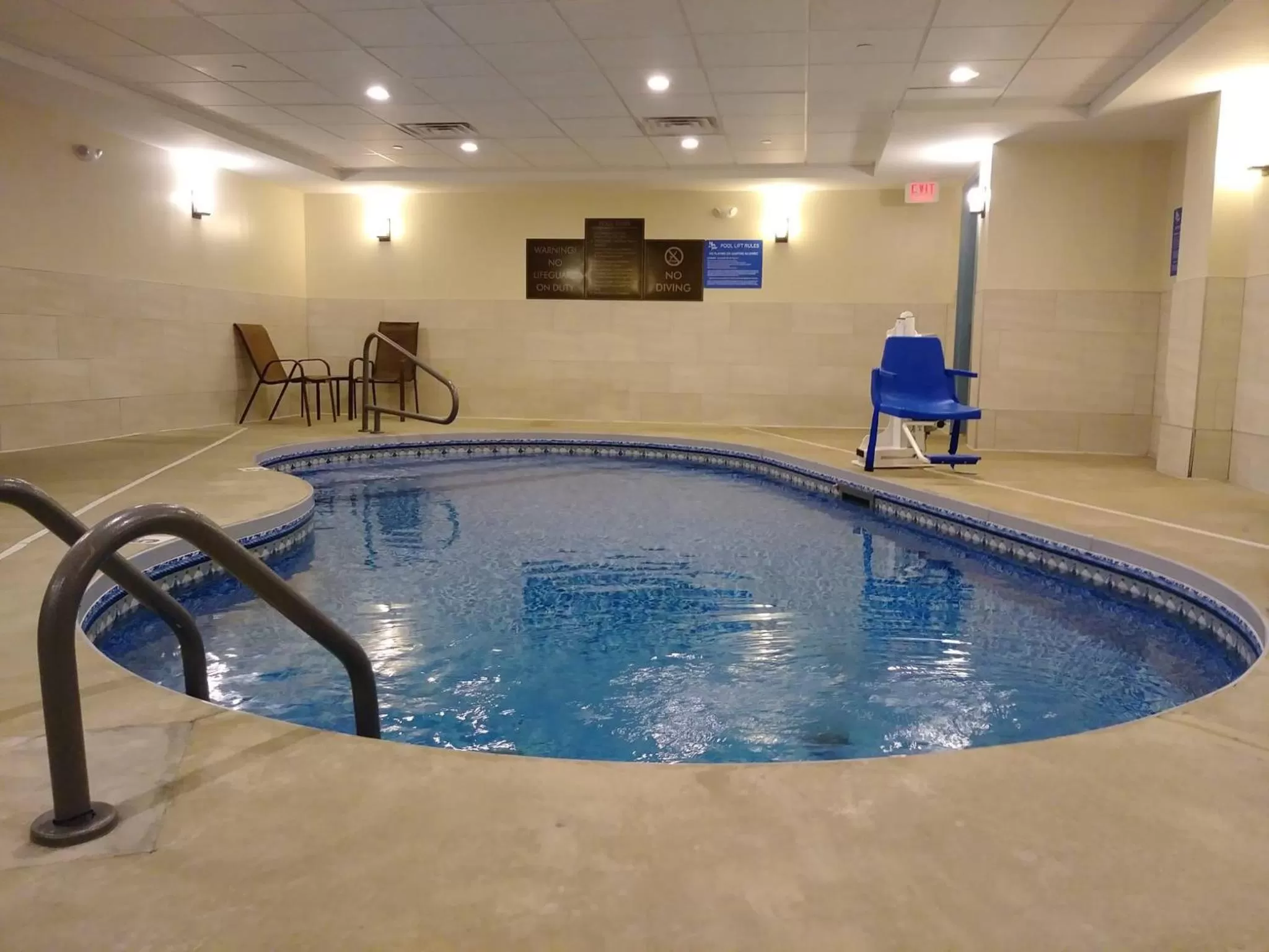 Swimming pool in Comfort Inn & Suites Brattleboro I-91