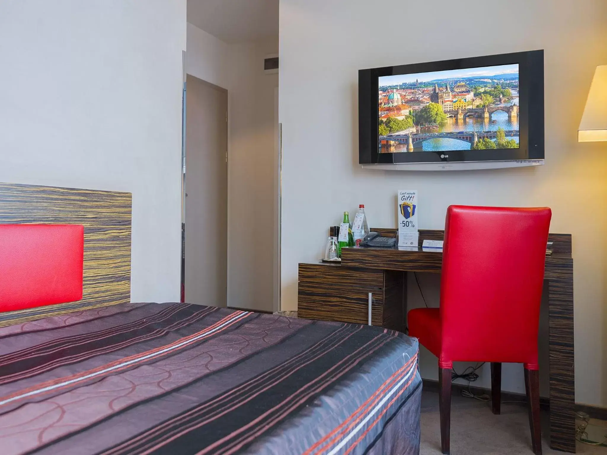 Photo of the whole room, Bed in EA Hotel Crystal Palace Photo of the whole room, Bed in EA Hotel Crystal Palace