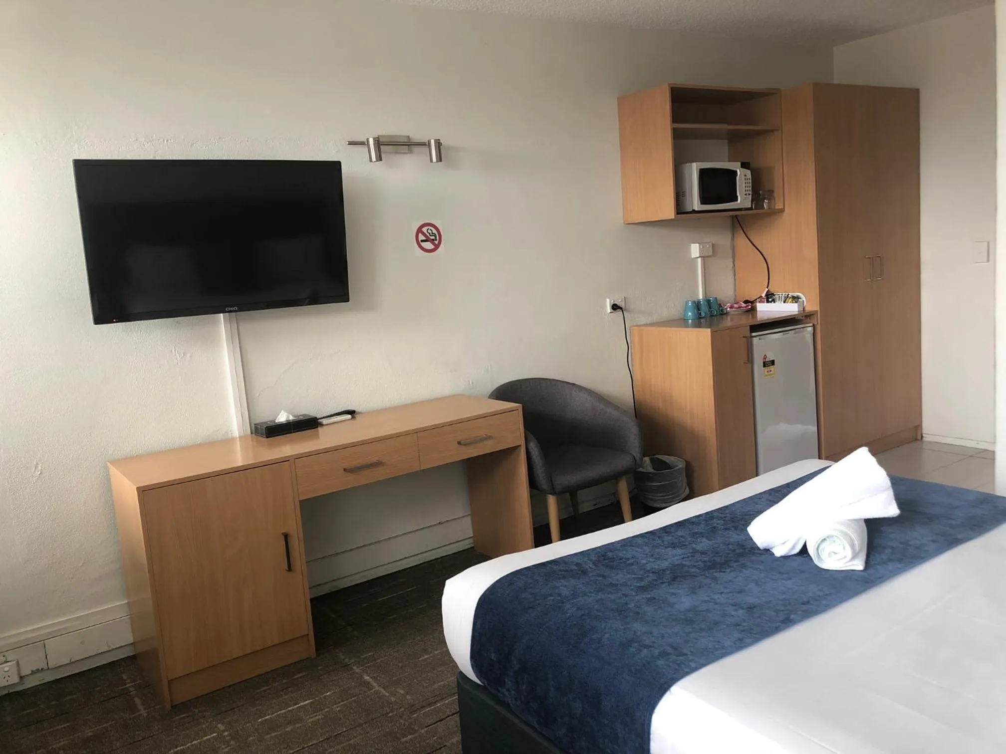 Bed in Parkdale Motor Inn