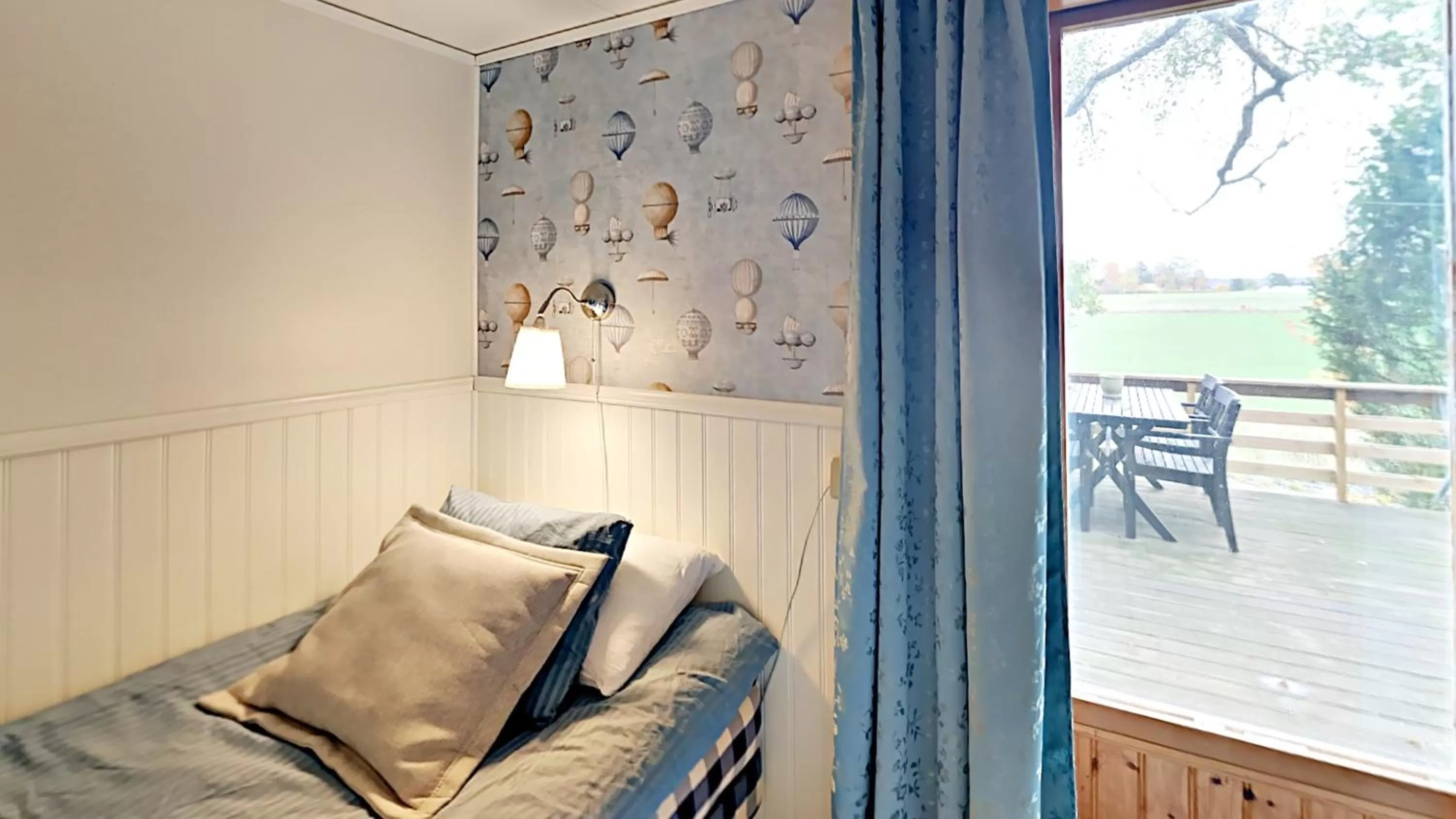 Balcony/Terrace, Seating Area in Woodstock B & B Studios