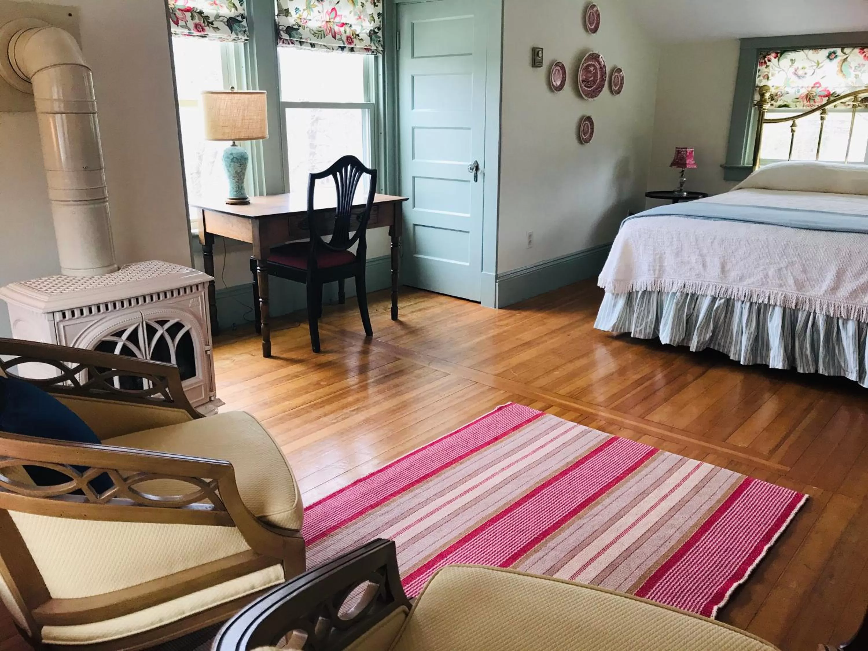 Bed in The Belmont Inn