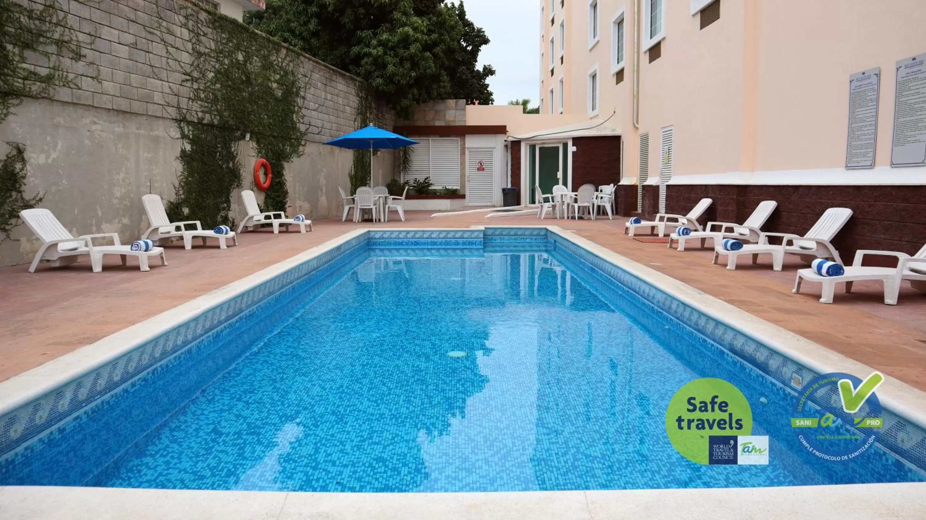 Swimming pool in Rio Vista Inn Business High Class Tampico