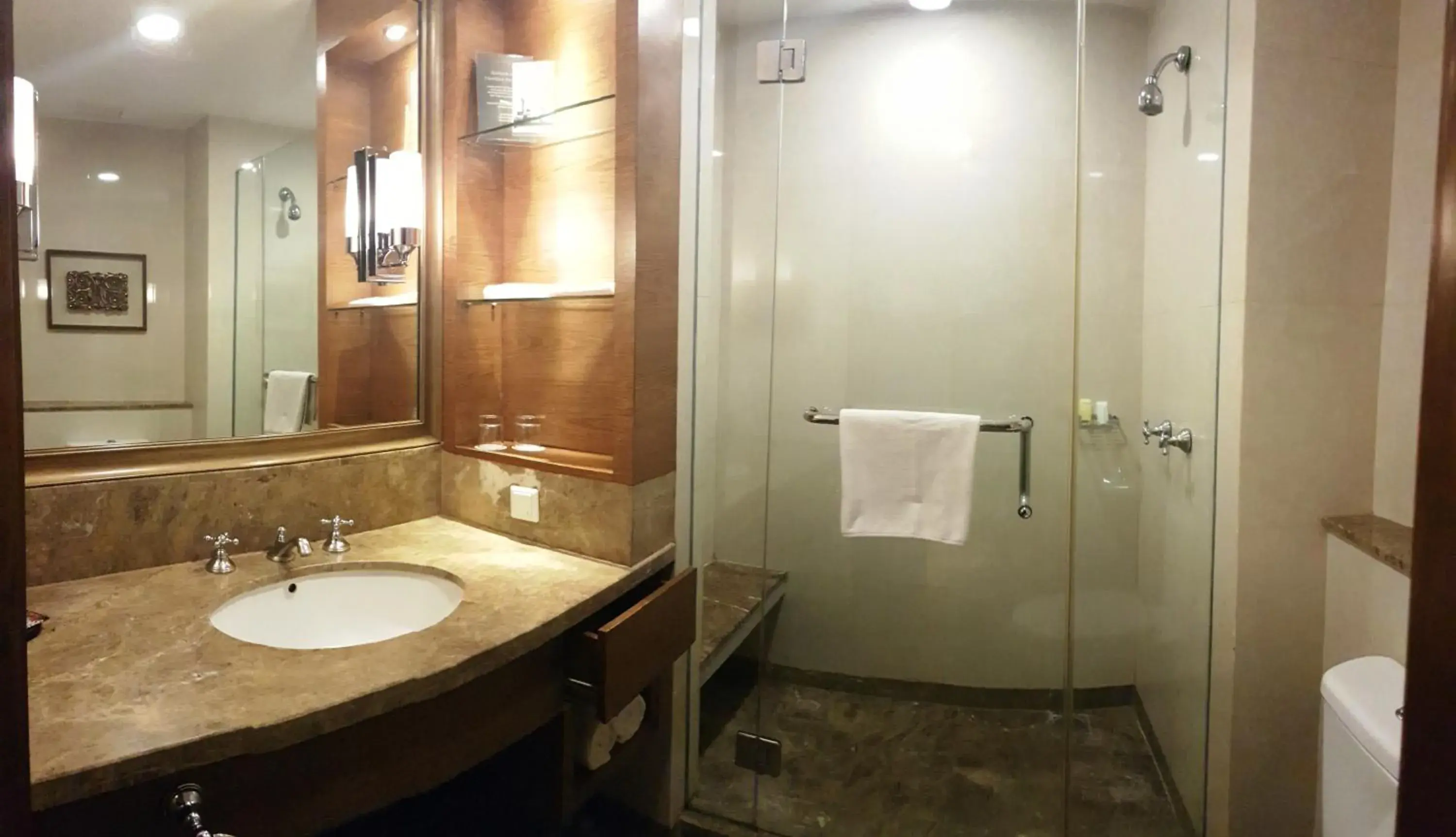 Bathroom in Aryaduta Medan