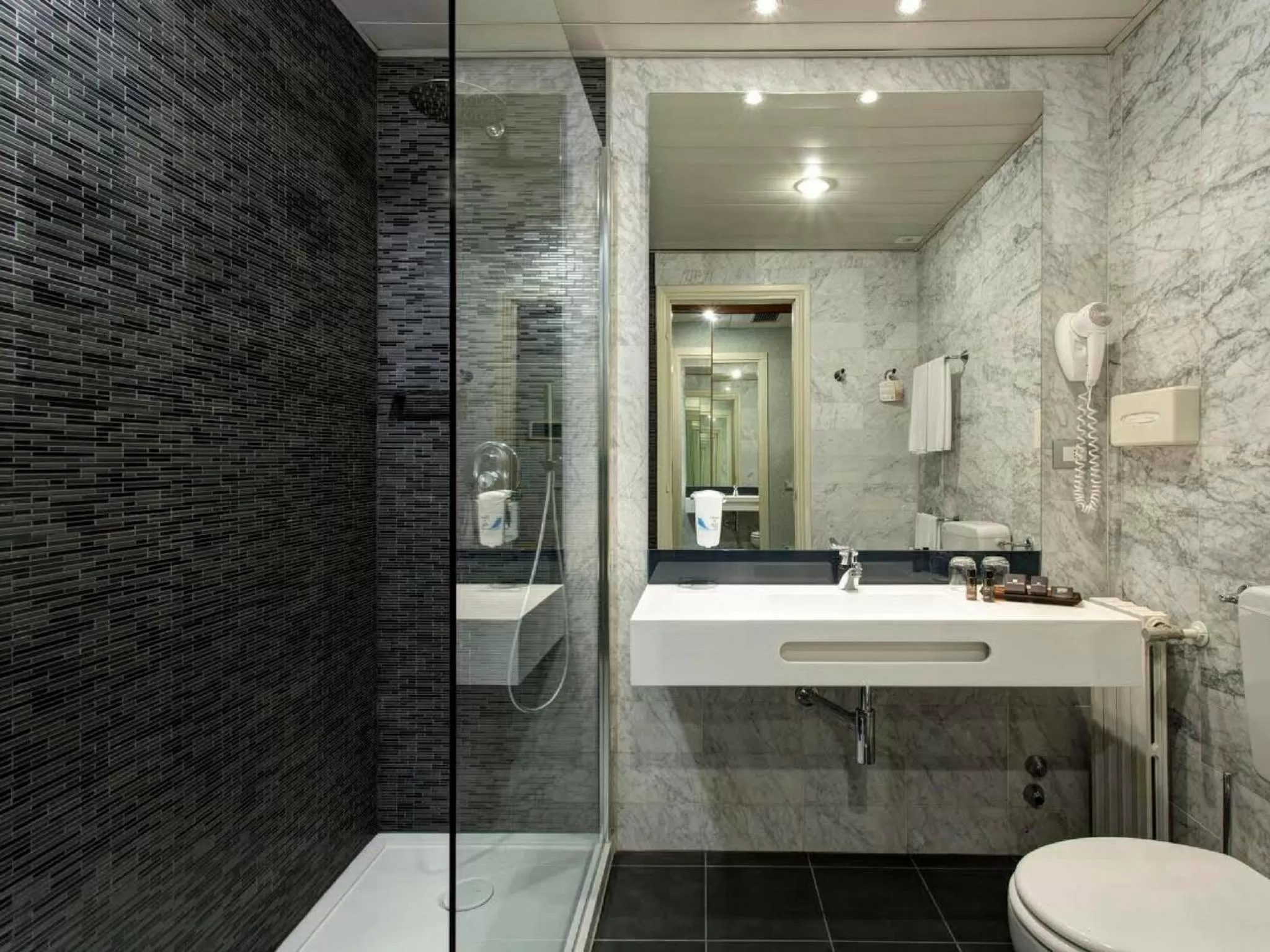 Shower in Best Western CTC Hotel Verona