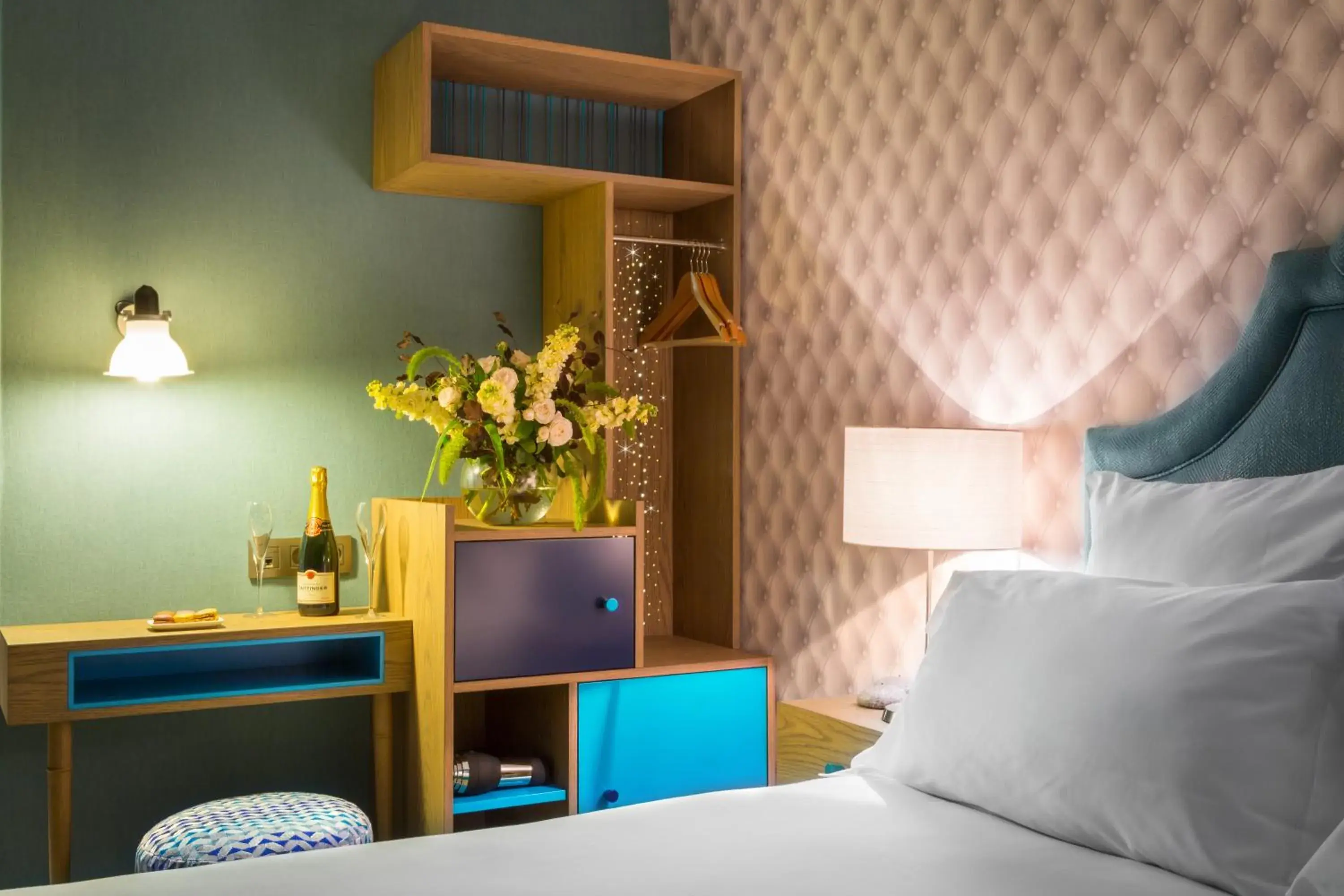 Bedroom, Bed in Hotel La Parizienne By Elegancia