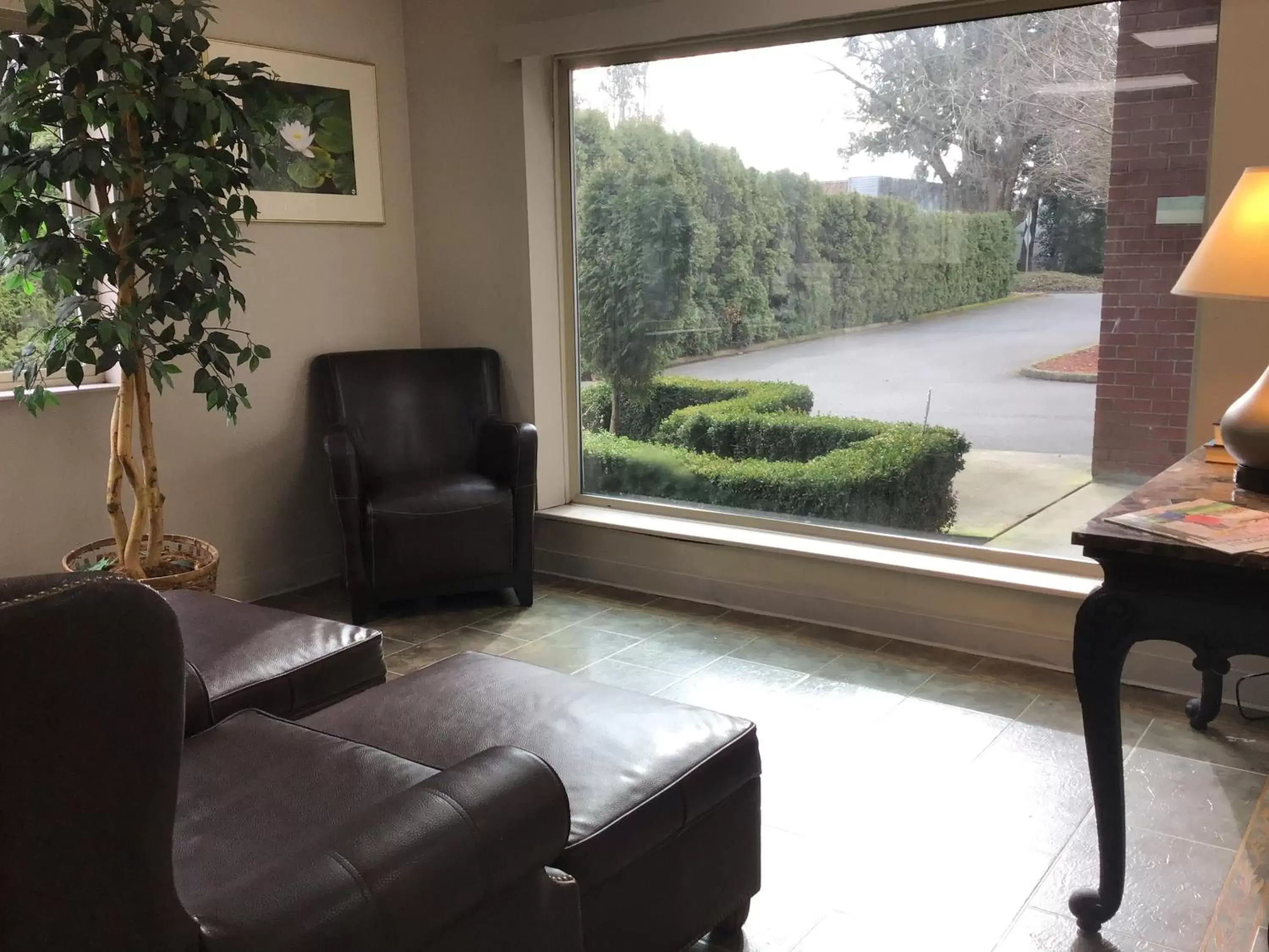 Seating Area in Quality Inn & Suites Wilsonville