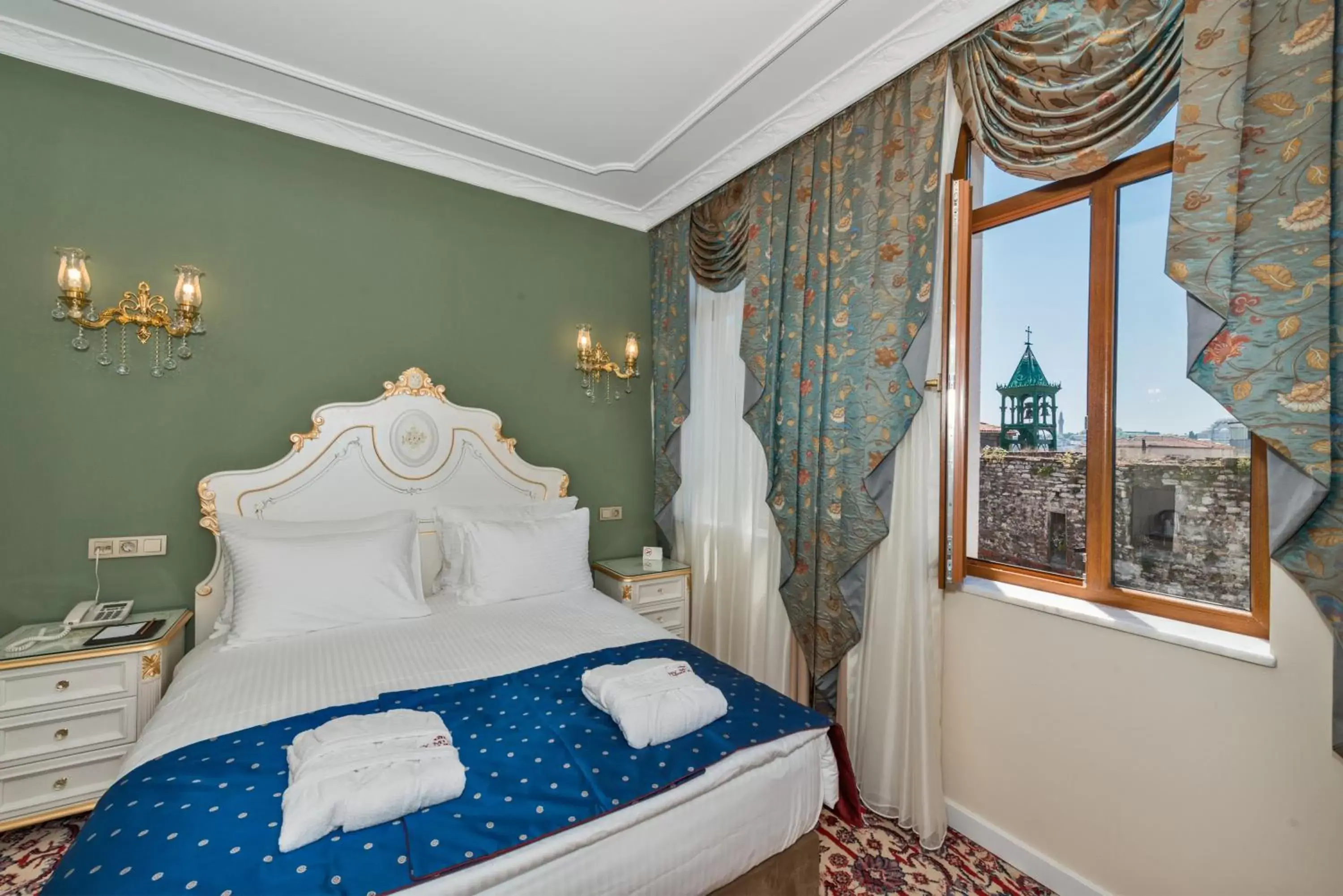 View (from property/room), Bed in Galatower Hotel