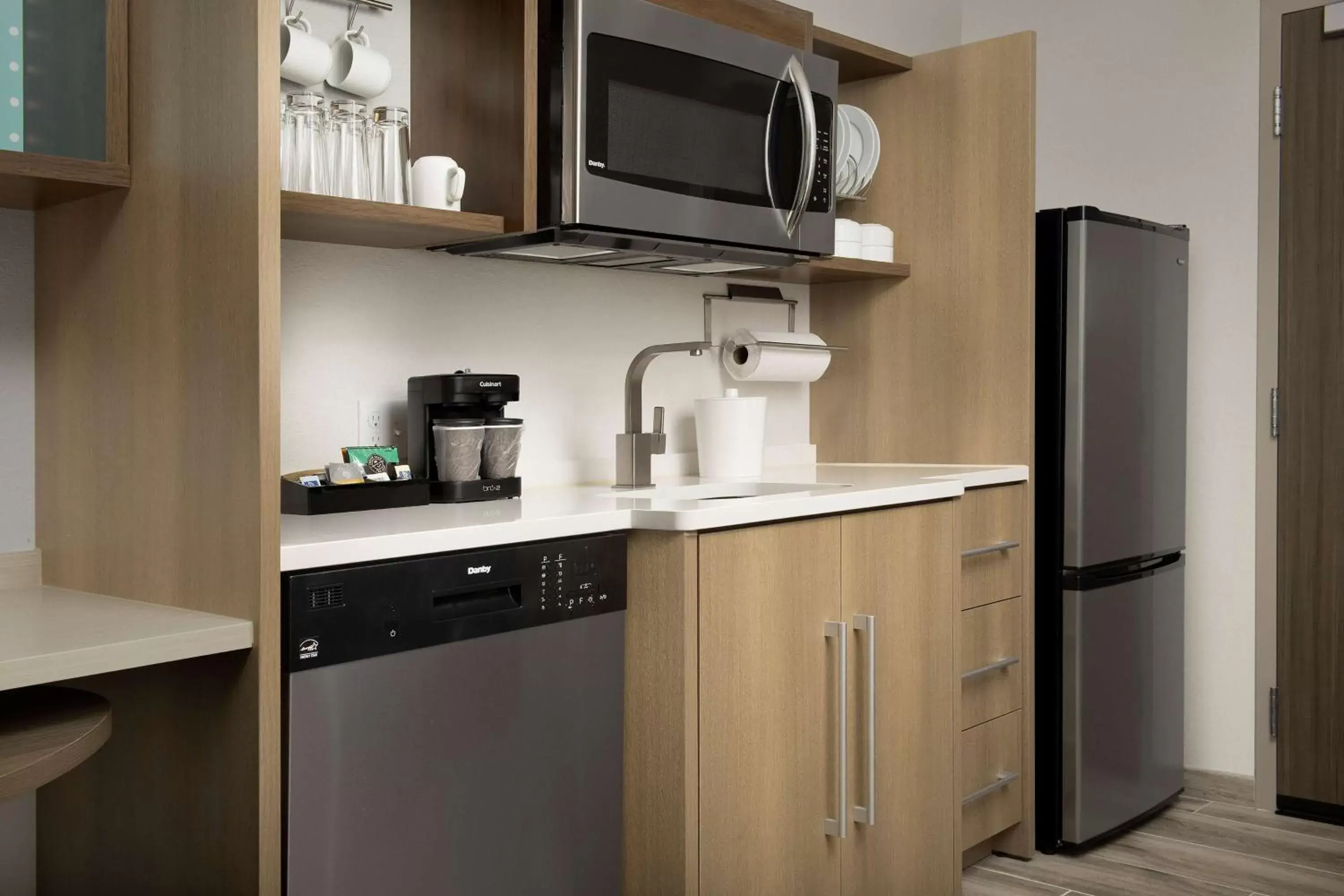 Kitchen or kitchenette, Kitchen/Kitchenette in Home2 Suites By Hilton Tampa Westshore Airport, Fl