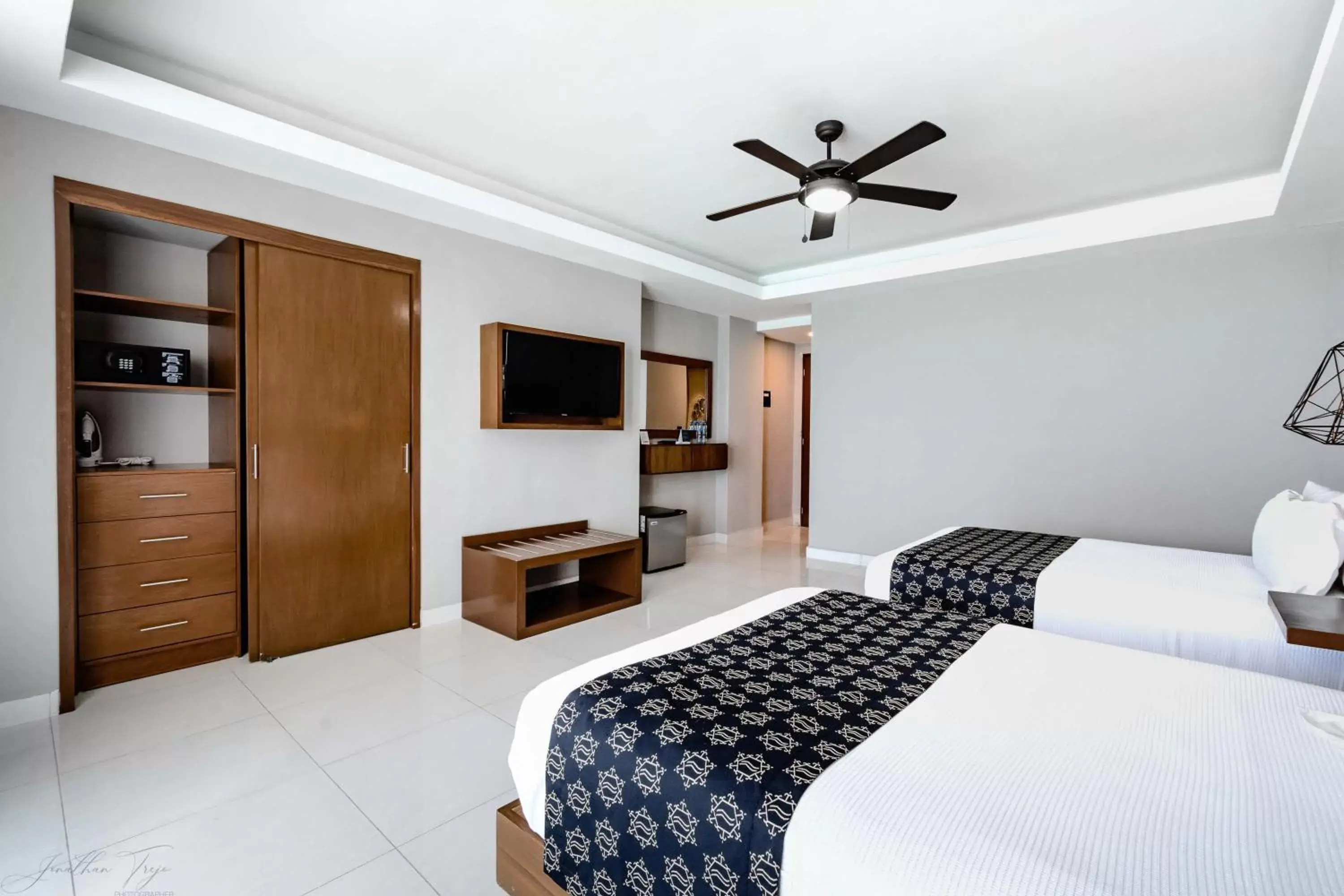 Photo of the whole room in Ocean Dream Cancun by GuruHotel