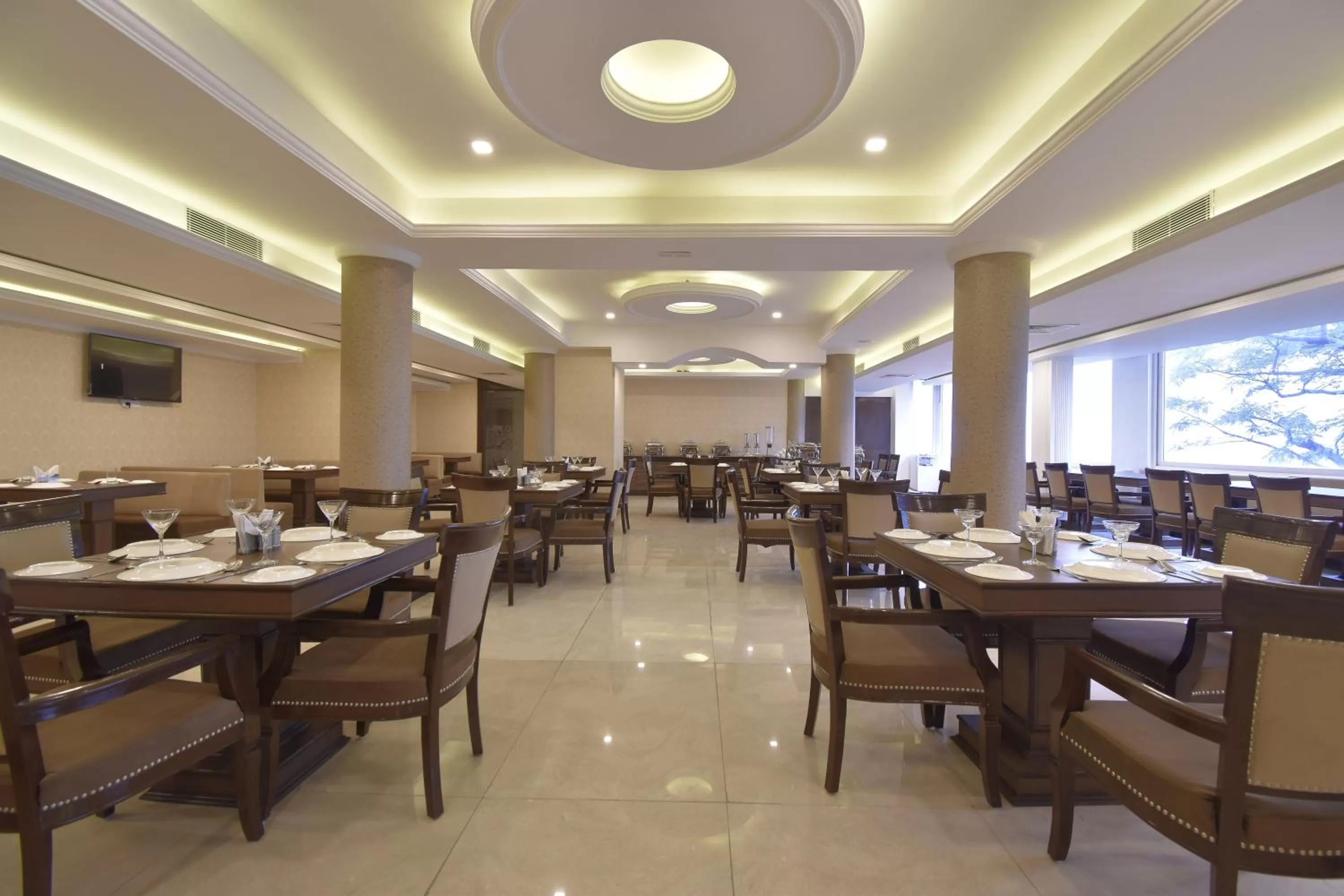 Restaurant/Places to Eat in The Royal Castle AC Centralized