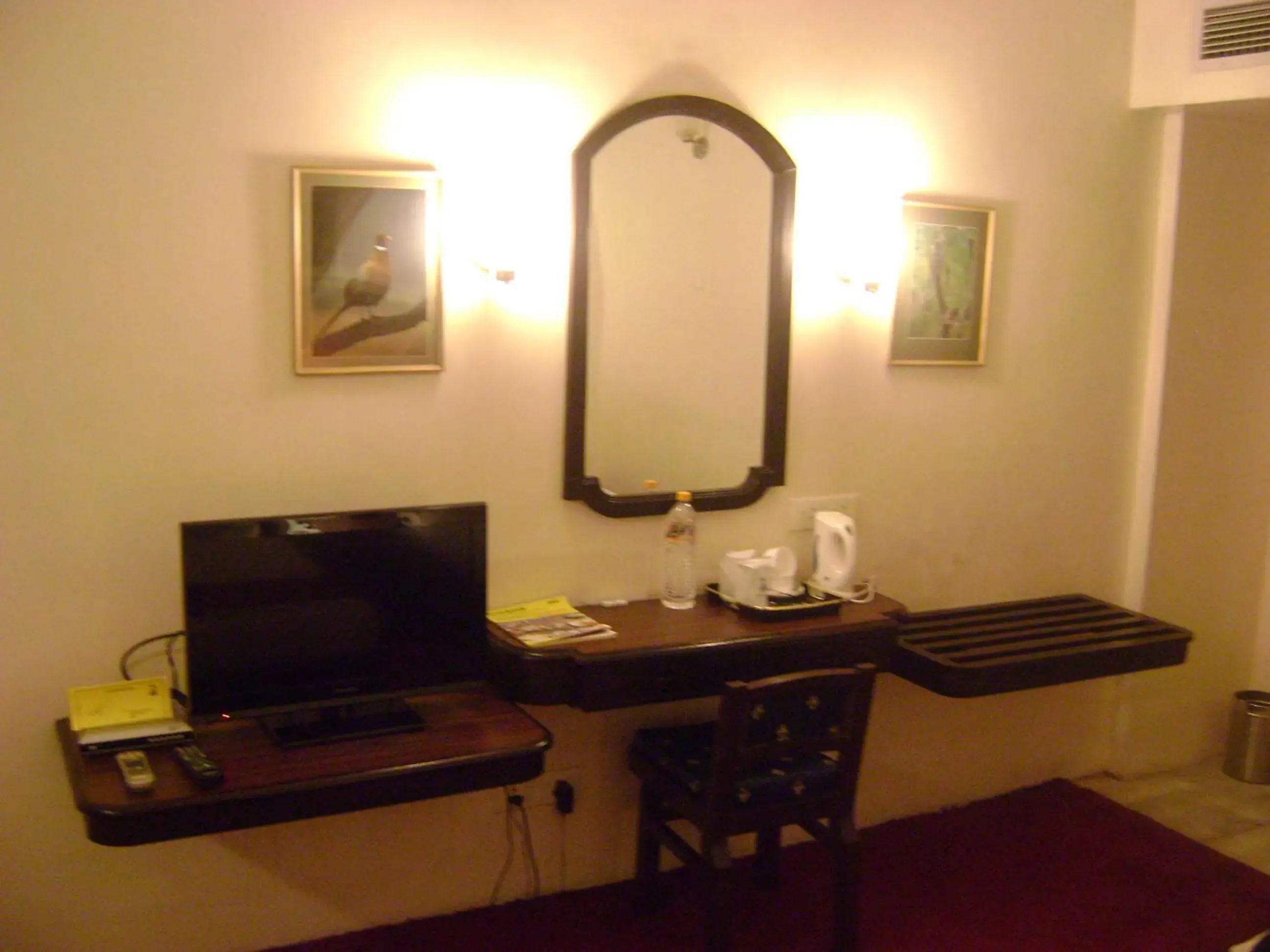 TV and multimedia, TV/Entertainment Center in Malabar Palace