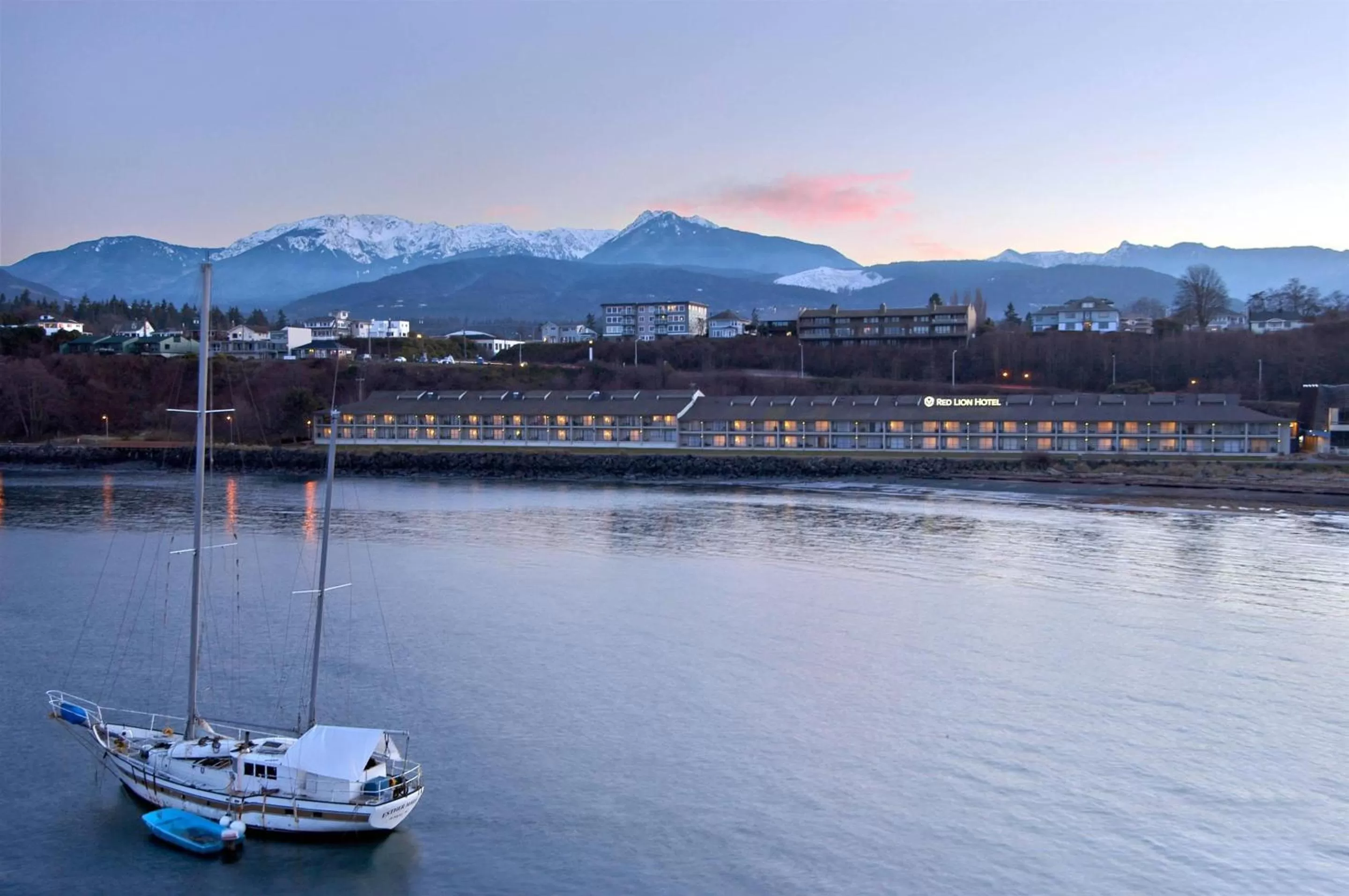 Property building in Red Lion Hotel Port Angeles Harbor