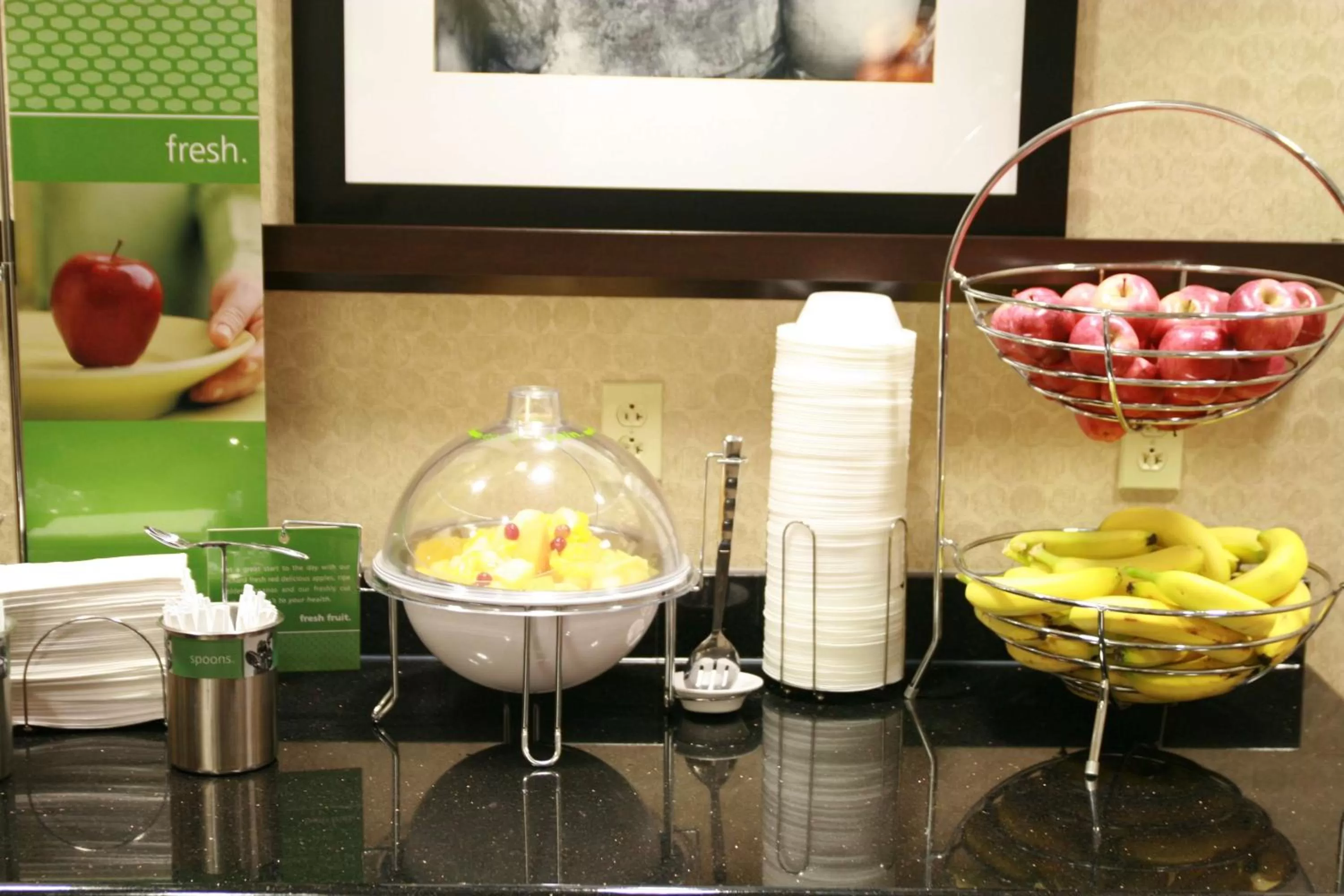 Dining area in Hampton Inn Topeka