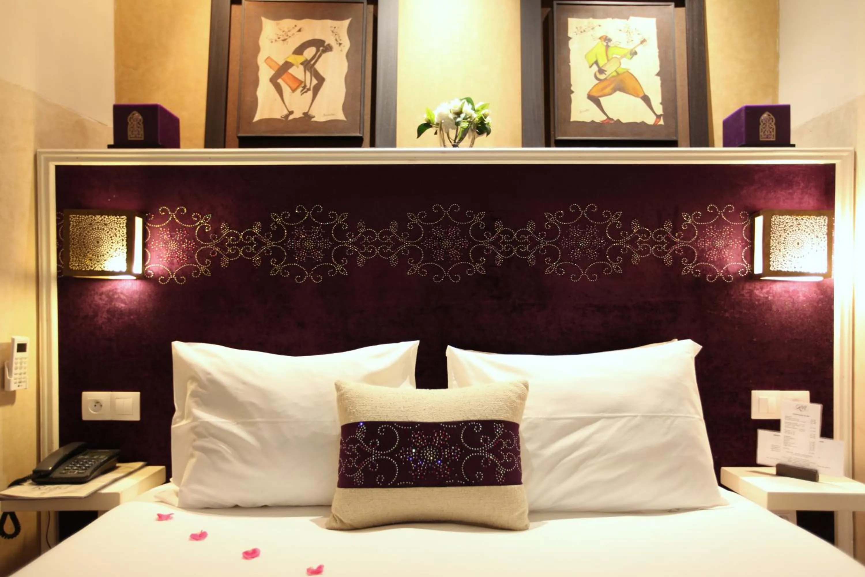 Decorative detail, Bed in Riad Monceau