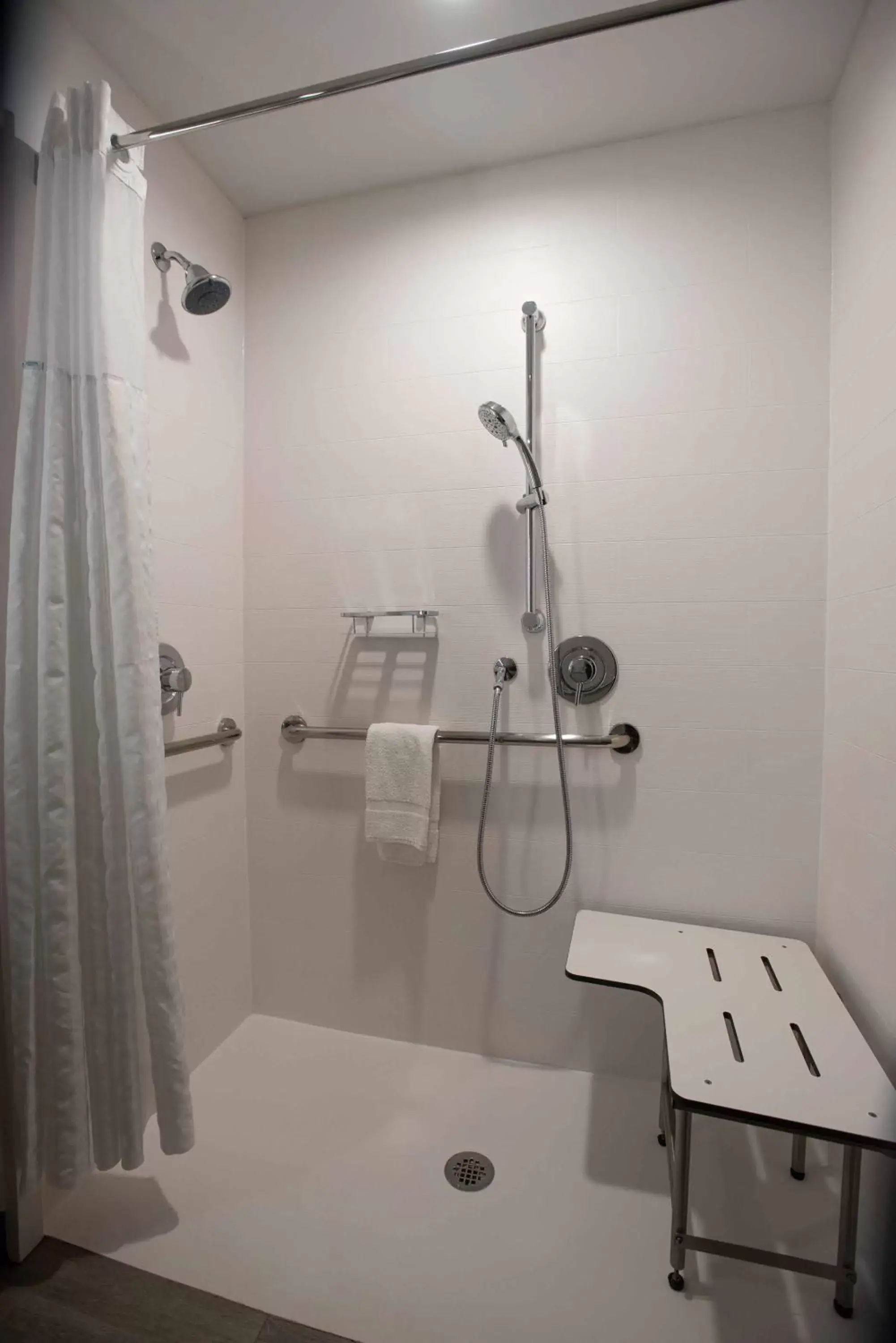 Bathroom in La Quinta Inn & Suites by Wyndham Locust Grove