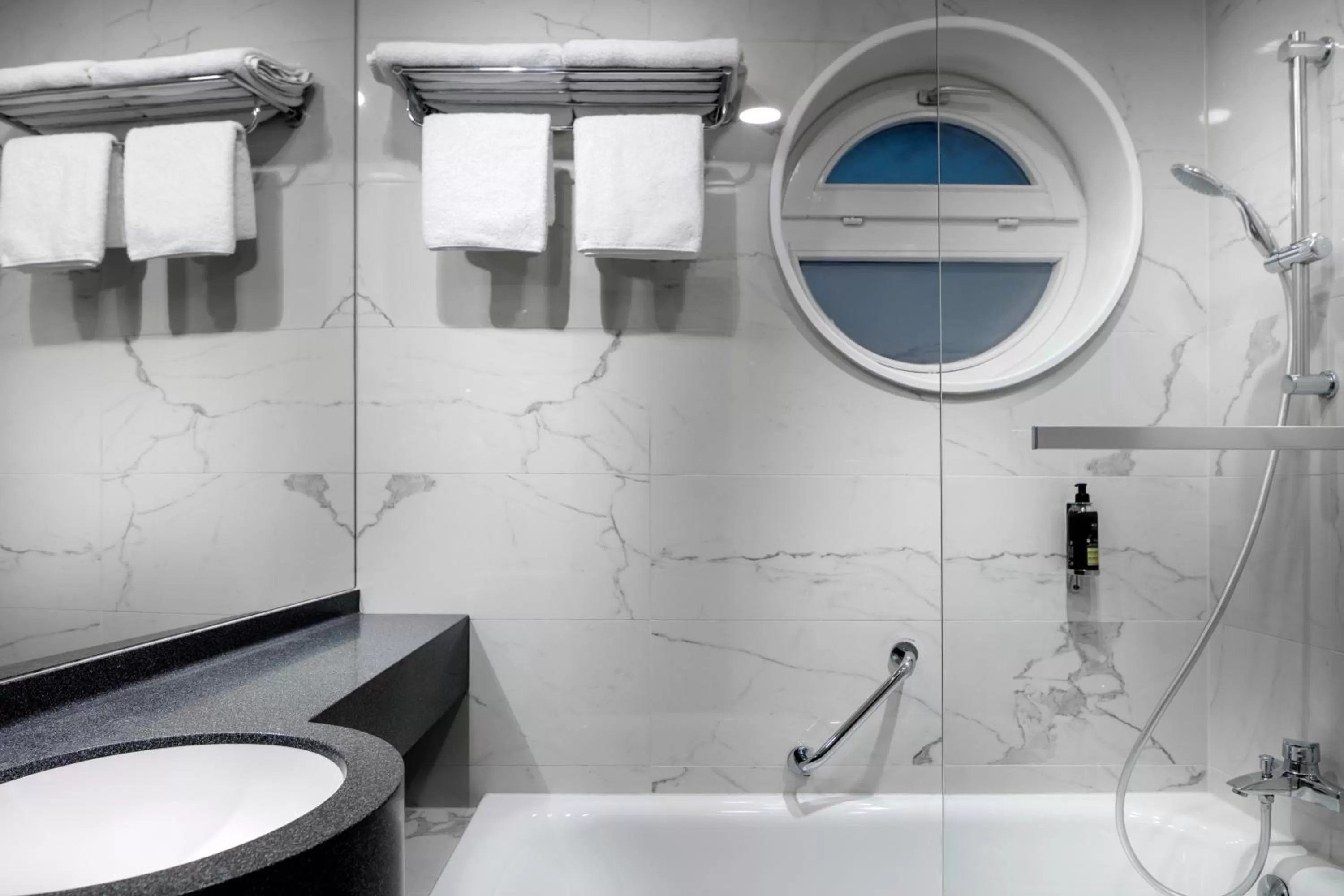 Bathroom in Astoria Hotel