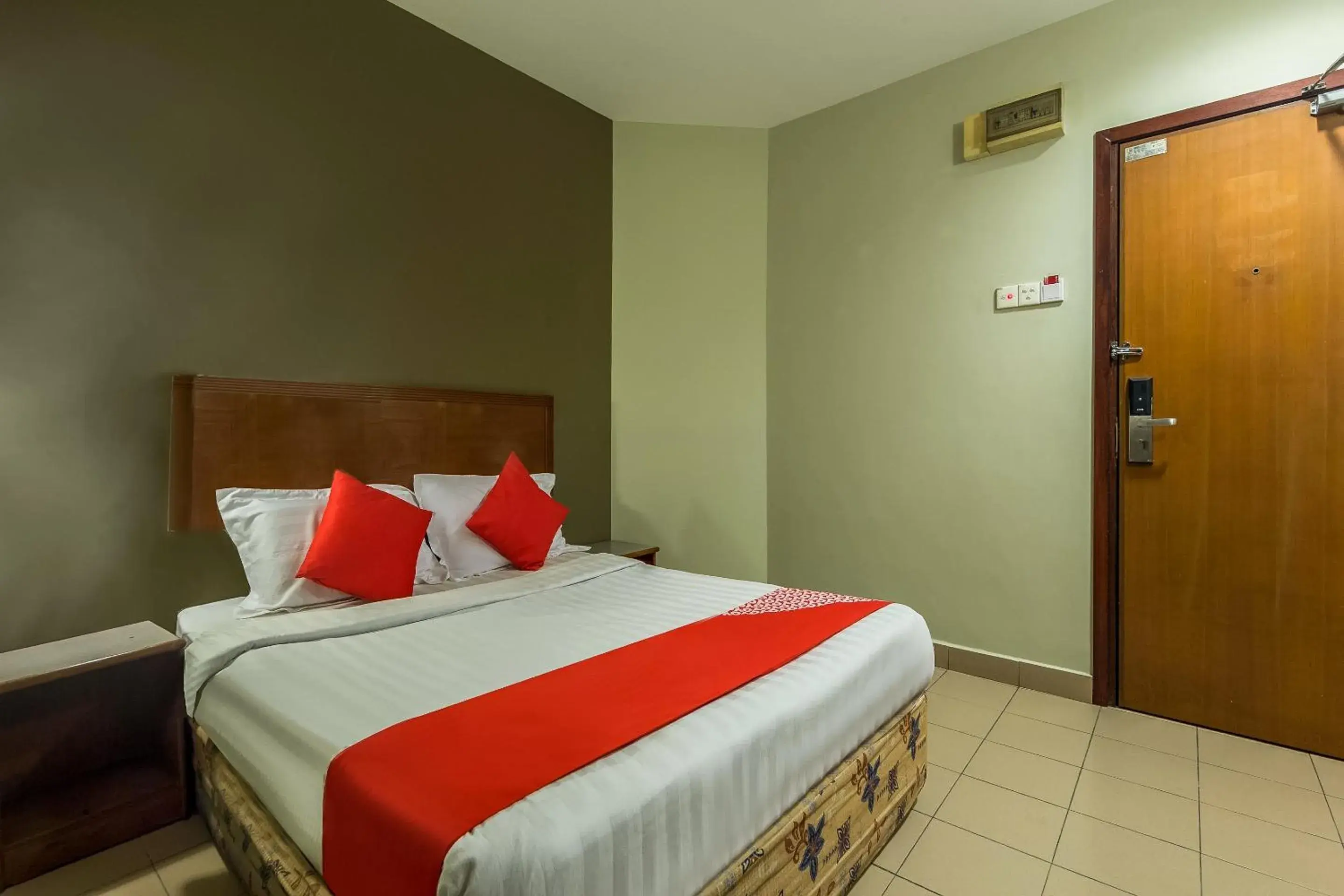 Bedroom, Bed in Super OYO 828 Comfort Hotel Shah Alam