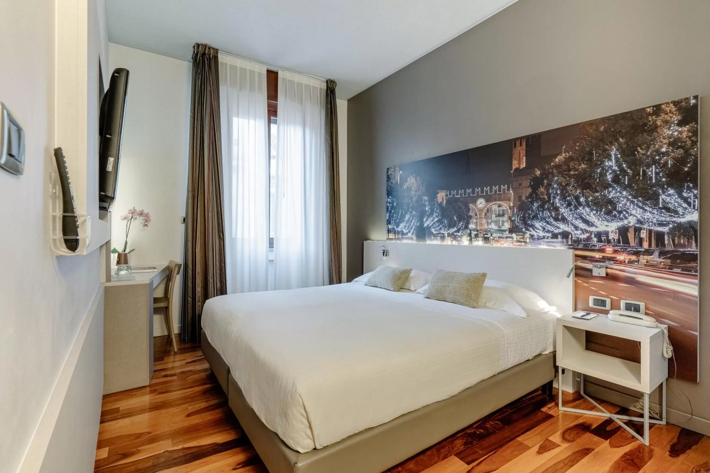 Photo of the whole room, Bed in Hotel Giulietta e Romeo ***S