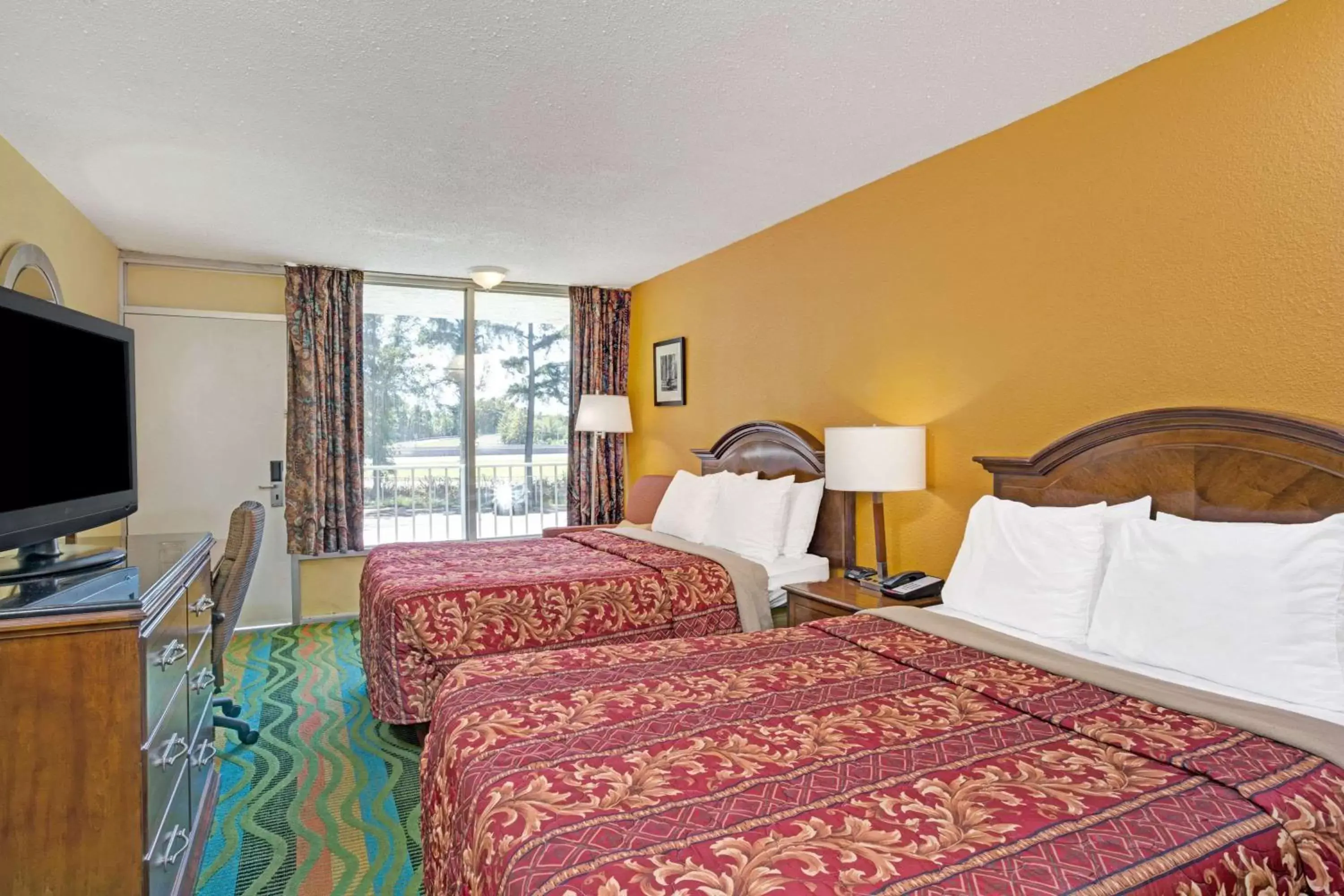 Photo of the whole room, Bed in Days Inn by Wyndham Norfolk Military Circle