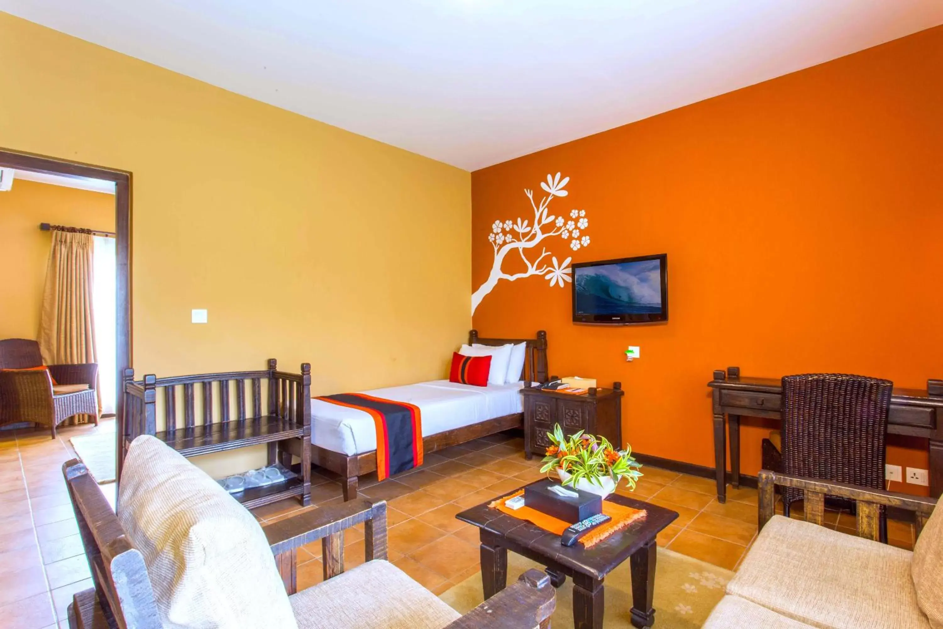 Communal lounge/ TV room in Temple Tree Resort & Spa