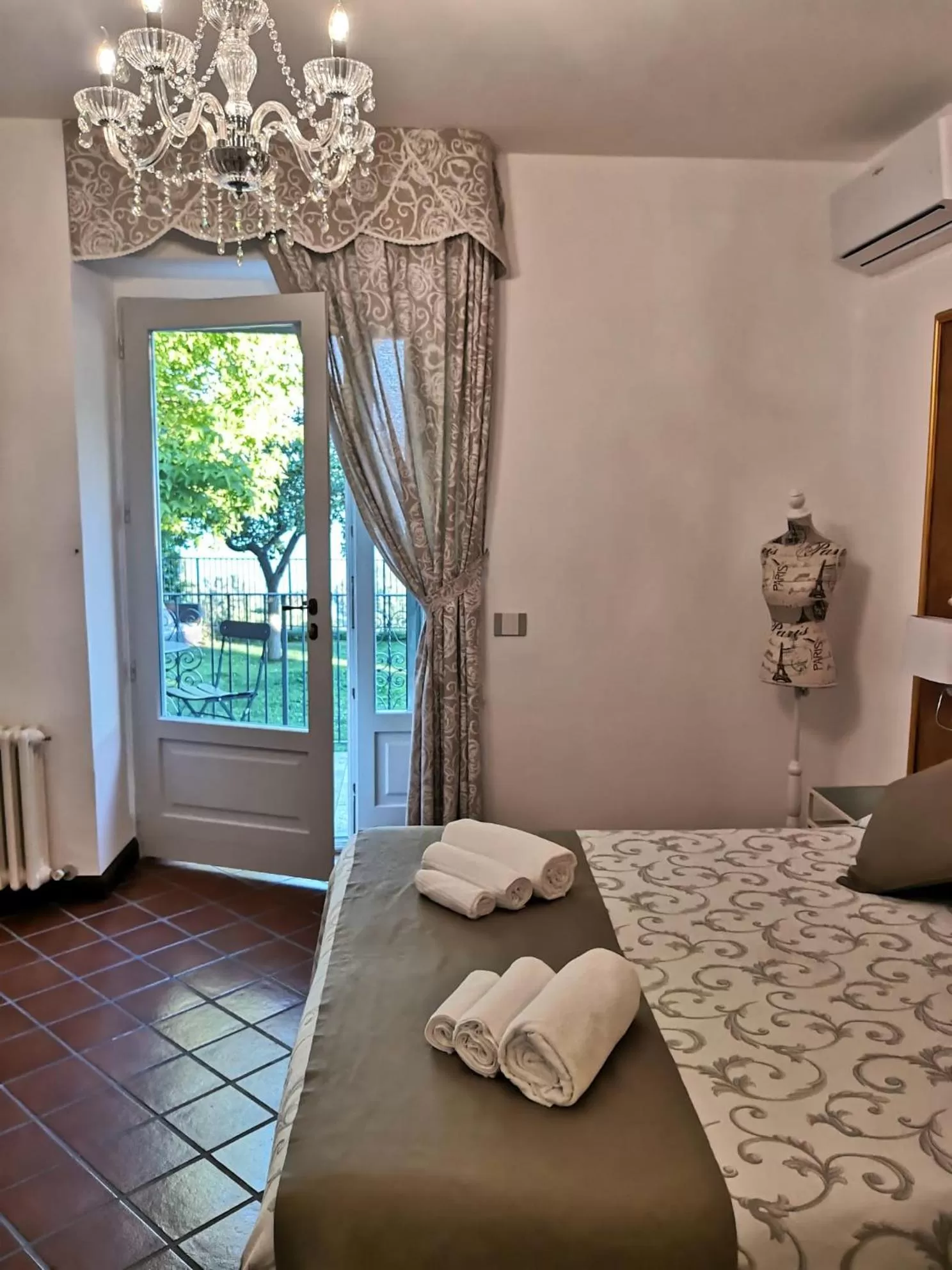 Property building, Bed in Il Torrione