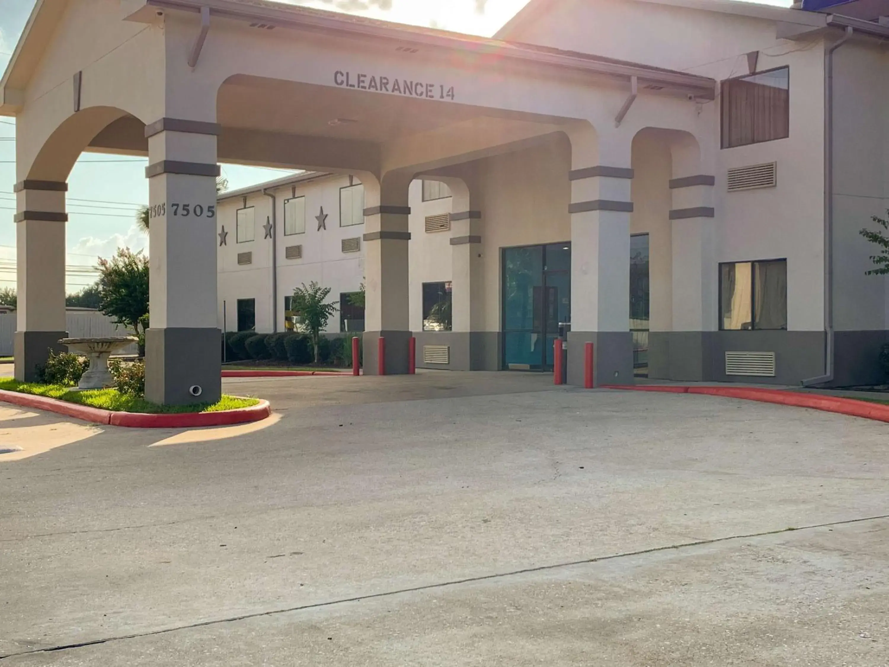 Property building in Motel 6-Houston, TX - 249 - Willowbrook